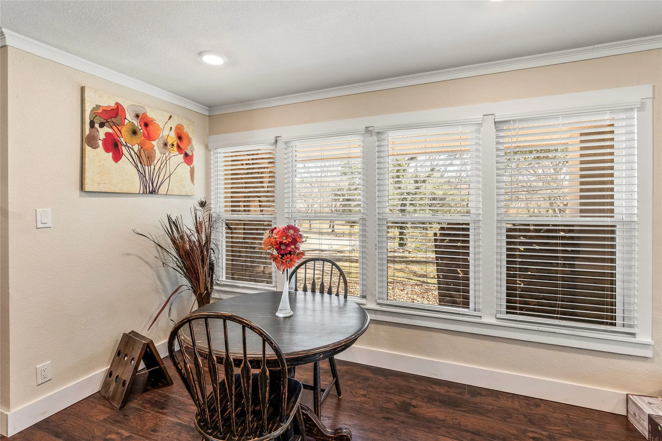 Single Family Residence For Sale in Henderson County , 400 W Cayuga Drive, Athens, Texas 75751, 4 Bedroom, 3 Bathroom, Garage spaces, 2,980 Sqft, built in 1954, mls#21185063, Real Estate Agent in Athens, Homes For Sale in Henderson county, Homes For Sale in Athens, Realtor in Athens Texas, Real Estate Brokerage Independent Realty Texas, Luminita Cordes Realtor