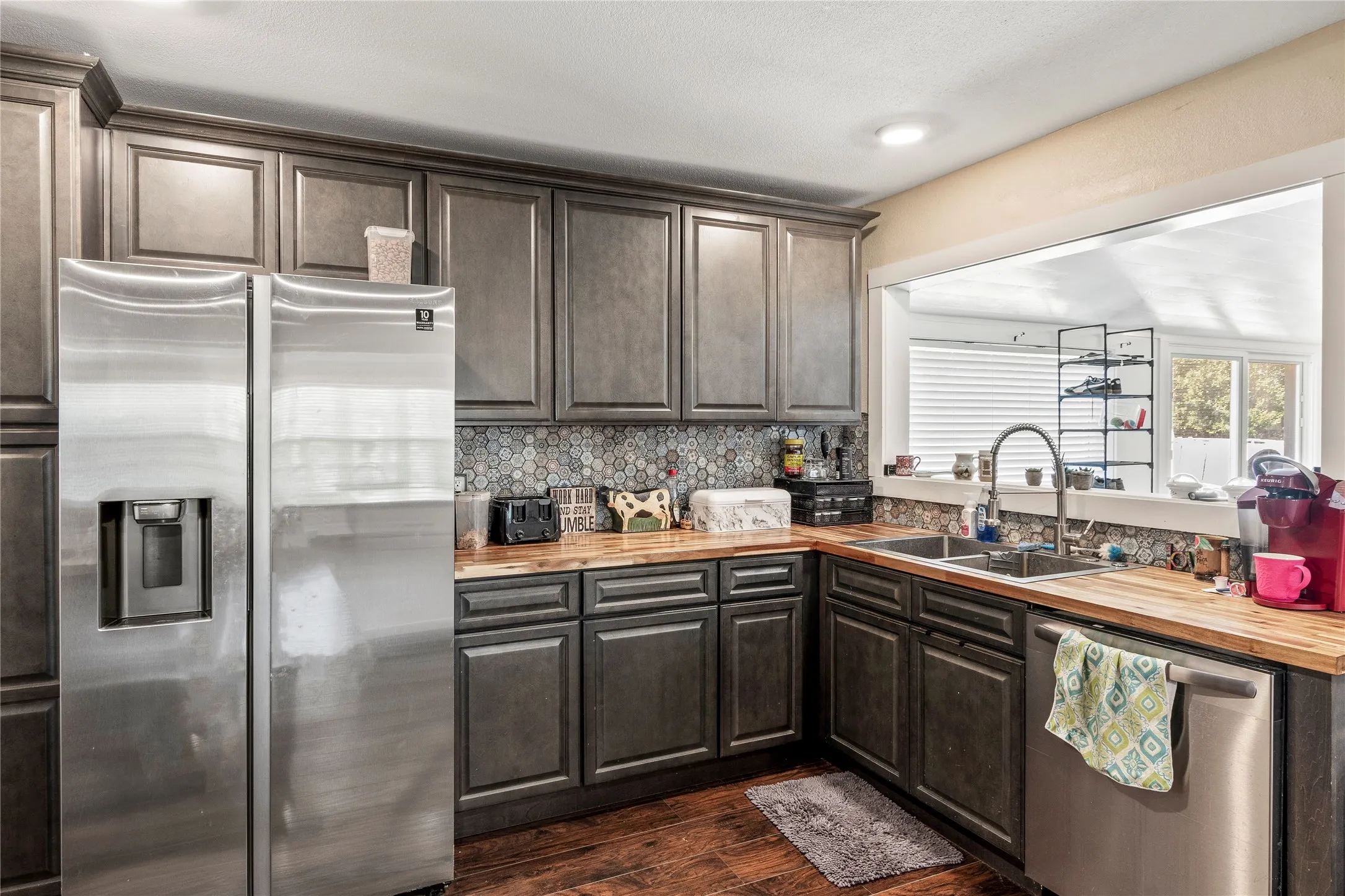 Single Family Residence For Sale in Henderson County , 400 W Cayuga Drive, Athens, Texas 75751, 4 Bedroom, 3 Bathroom, Garage spaces, 2,980 Sqft, built in 1954, mls#21185063, Real Estate Agent in Athens, Homes For Sale in Henderson county, Homes For Sale in Athens, Realtor in Athens Texas, Real Estate Brokerage Independent Realty Texas, Luminita Cordes Realtor