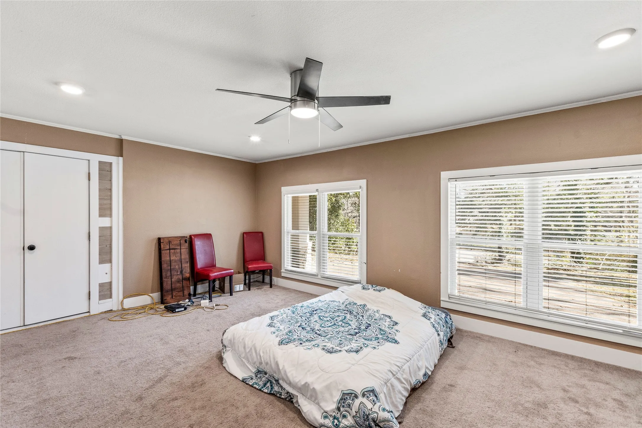 Single Family Residence For Sale in Henderson County , 400 W Cayuga Drive, Athens, Texas 75751, 4 Bedroom, 3 Bathroom, Garage spaces, 2,980 Sqft, built in 1954, mls#21185063, Real Estate Agent in Athens, Homes For Sale in Henderson county, Homes For Sale in Athens, Realtor in Athens Texas, Real Estate Brokerage Independent Realty Texas, Luminita Cordes Realtor