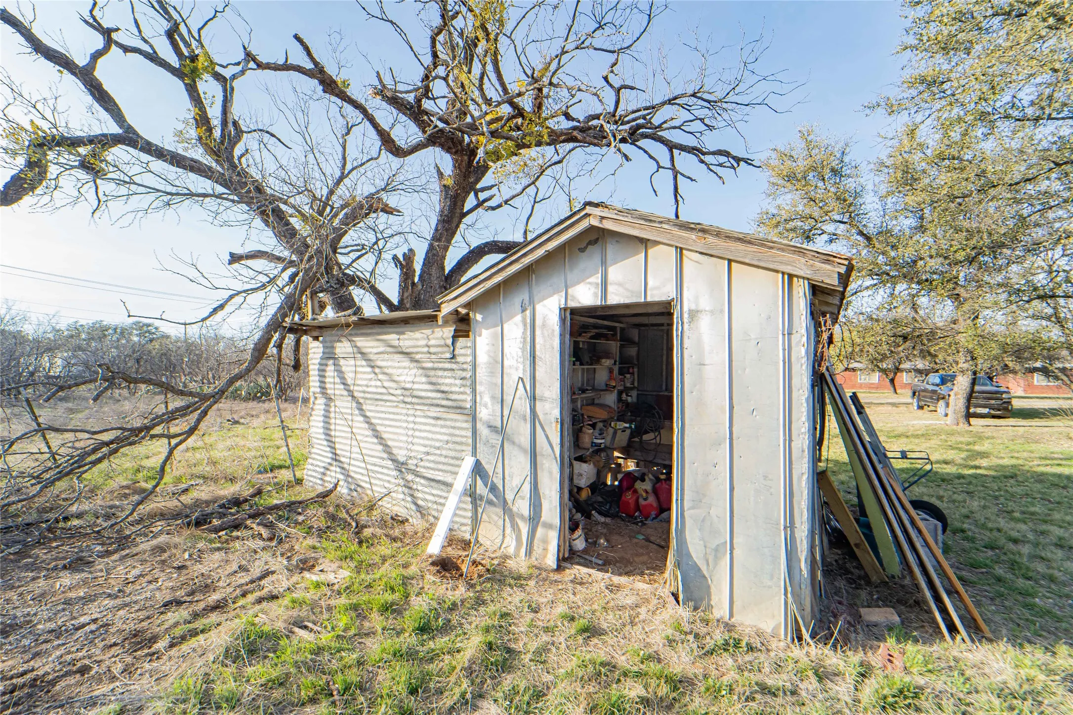 Single Family Residence For Sale in Stephens County , 901 S Miller Street, Breckenridge, Texas 76424, 2 Bedroom, 1 Bathroom, Garage spaces, 1,284 Sqft, built in 1941, mls#21191655, Real Estate Agent in Breckenridge, Homes For Sale in Stephens county, Homes For Sale in Breckenridge, Realtor in Breckenridge Texas, Real Estate Brokerage Independent Realty Texas, Luminita Cordes Realtor