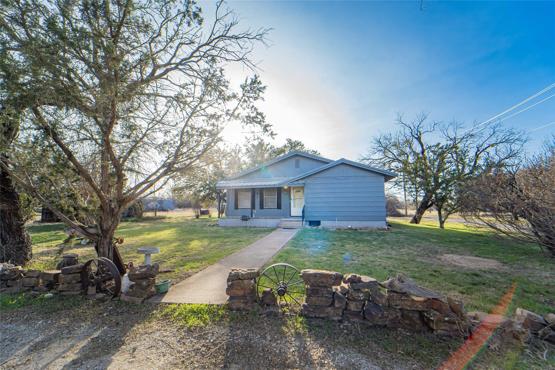 Single Family Residence For Sale in Stephens County , 901 S Miller Street, Breckenridge, Texas 76424, 2 Bedroom, 1 Bathroom, Garage spaces, 1,284 Sqft, built in 1941, mls#21191655, Real Estate Agent in Breckenridge, Homes For Sale in Stephens county, Homes For Sale in Breckenridge, Realtor in Breckenridge Texas, Real Estate Brokerage Independent Realty Texas, Luminita Cordes Realtor