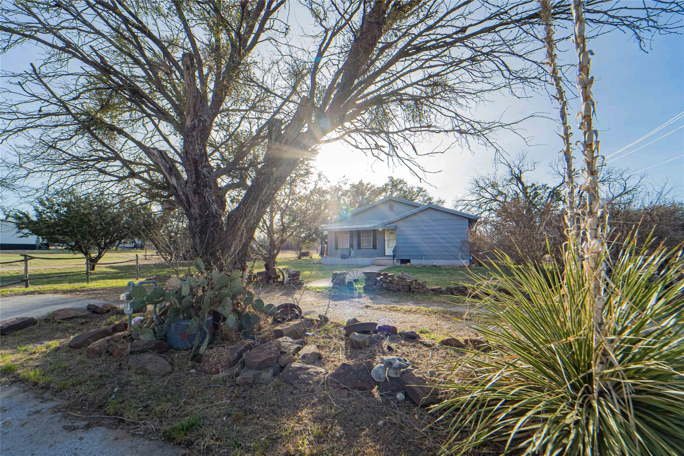 Single Family Residence For Sale in Stephens County , 901 S Miller Street, Breckenridge, Texas 76424, 2 Bedroom, 1 Bathroom, Garage spaces, 1,284 Sqft, built in 1941, mls#21191655, Real Estate Agent in Breckenridge, Homes For Sale in Stephens county, Homes For Sale in Breckenridge, Realtor in Breckenridge Texas, Real Estate Brokerage Independent Realty Texas, Luminita Cordes Realtor