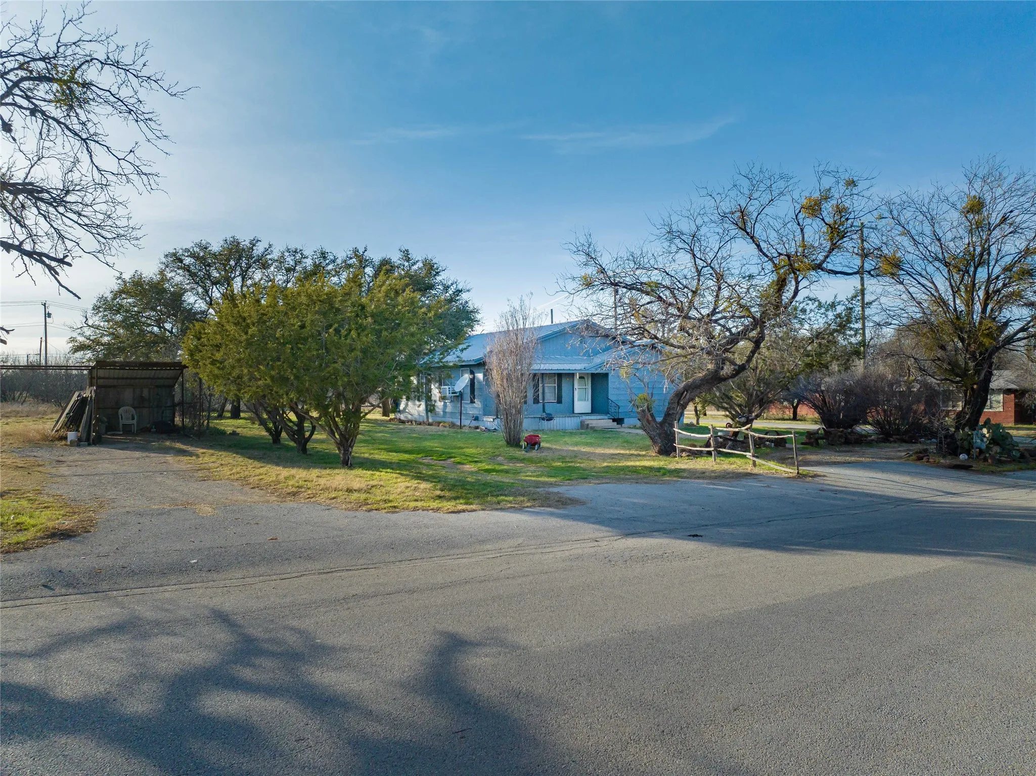 Single Family Residence For Sale in Stephens County , 901 S Miller Street, Breckenridge, Texas 76424, 2 Bedroom, 1 Bathroom, Garage spaces, 1,284 Sqft, built in 1941, mls#21191655, Real Estate Agent in Breckenridge, Homes For Sale in Stephens county, Homes For Sale in Breckenridge, Realtor in Breckenridge Texas, Real Estate Brokerage Independent Realty Texas, Luminita Cordes Realtor