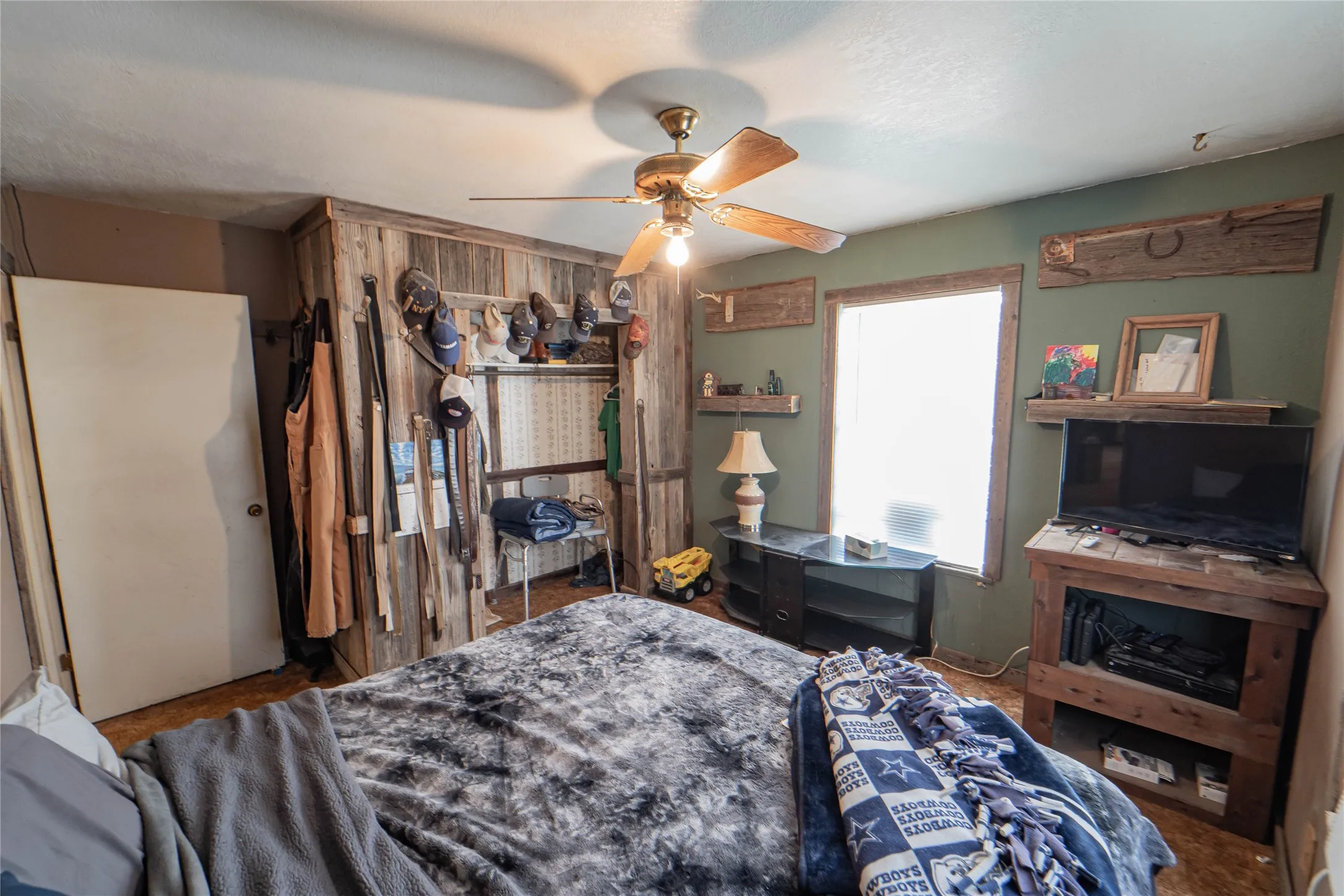 Single Family Residence For Sale in Stephens County , 901 S Miller Street, Breckenridge, Texas 76424, 2 Bedroom, 1 Bathroom, Garage spaces, 1,284 Sqft, built in 1941, mls#21191655, Real Estate Agent in Breckenridge, Homes For Sale in Stephens county, Homes For Sale in Breckenridge, Realtor in Breckenridge Texas, Real Estate Brokerage Independent Realty Texas, Luminita Cordes Realtor