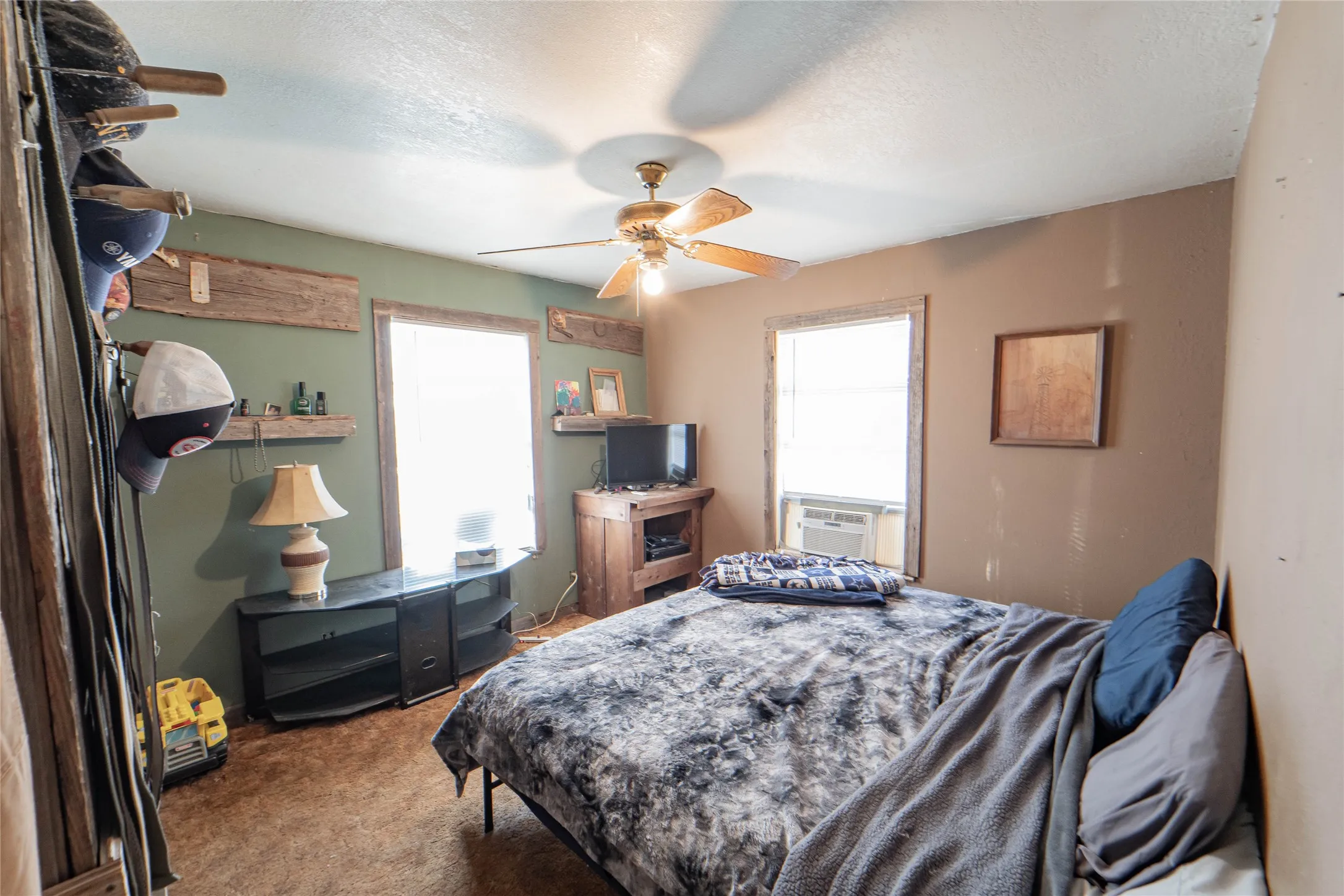 Single Family Residence For Sale in Stephens County , 901 S Miller Street, Breckenridge, Texas 76424, 2 Bedroom, 1 Bathroom, Garage spaces, 1,284 Sqft, built in 1941, mls#21191655, Real Estate Agent in Breckenridge, Homes For Sale in Stephens county, Homes For Sale in Breckenridge, Realtor in Breckenridge Texas, Real Estate Brokerage Independent Realty Texas, Luminita Cordes Realtor