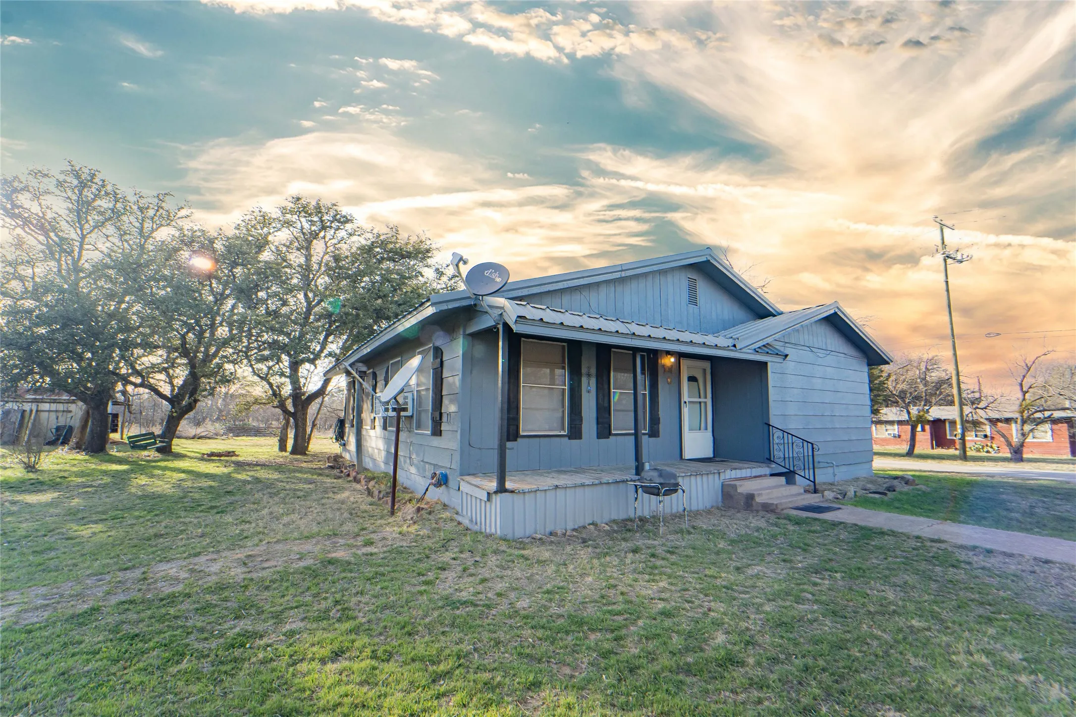 Single Family Residence For Sale in Stephens County , 901 S Miller Street, Breckenridge, Texas 76424, 2 Bedroom, 1 Bathroom, Garage spaces, 1,284 Sqft, built in 1941, mls#21191655, Real Estate Agent in Breckenridge, Homes For Sale in Stephens county, Homes For Sale in Breckenridge, Realtor in Breckenridge Texas, Real Estate Brokerage Independent Realty Texas, Luminita Cordes Realtor