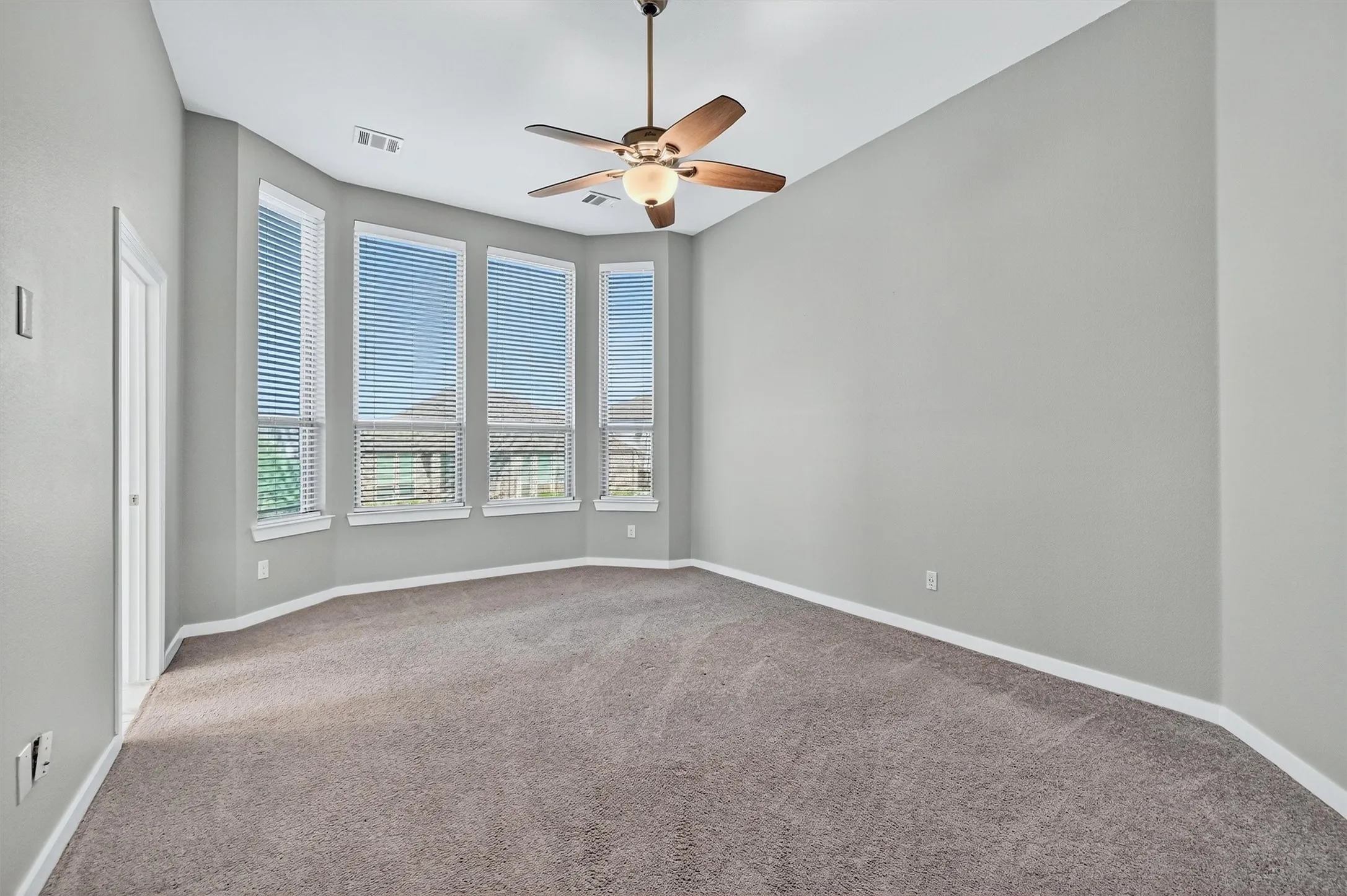 Single Family Residence For Sale in Grayson County , 3717 Fawn Meadow Trail, Denison, Texas 75020, 4 Bedroom, 3 Bathroom, 2 Garage spaces, 2,464 Sqft, built in 2019, Preowned, mls#21192768, Real Estate Agent in Denison, Homes For Sale in Grayson county, Homes For Sale in Denison, Realtor in Denison Texas, Real Estate Brokerage Independent Realty Texas, Luminita Cordes Realtor