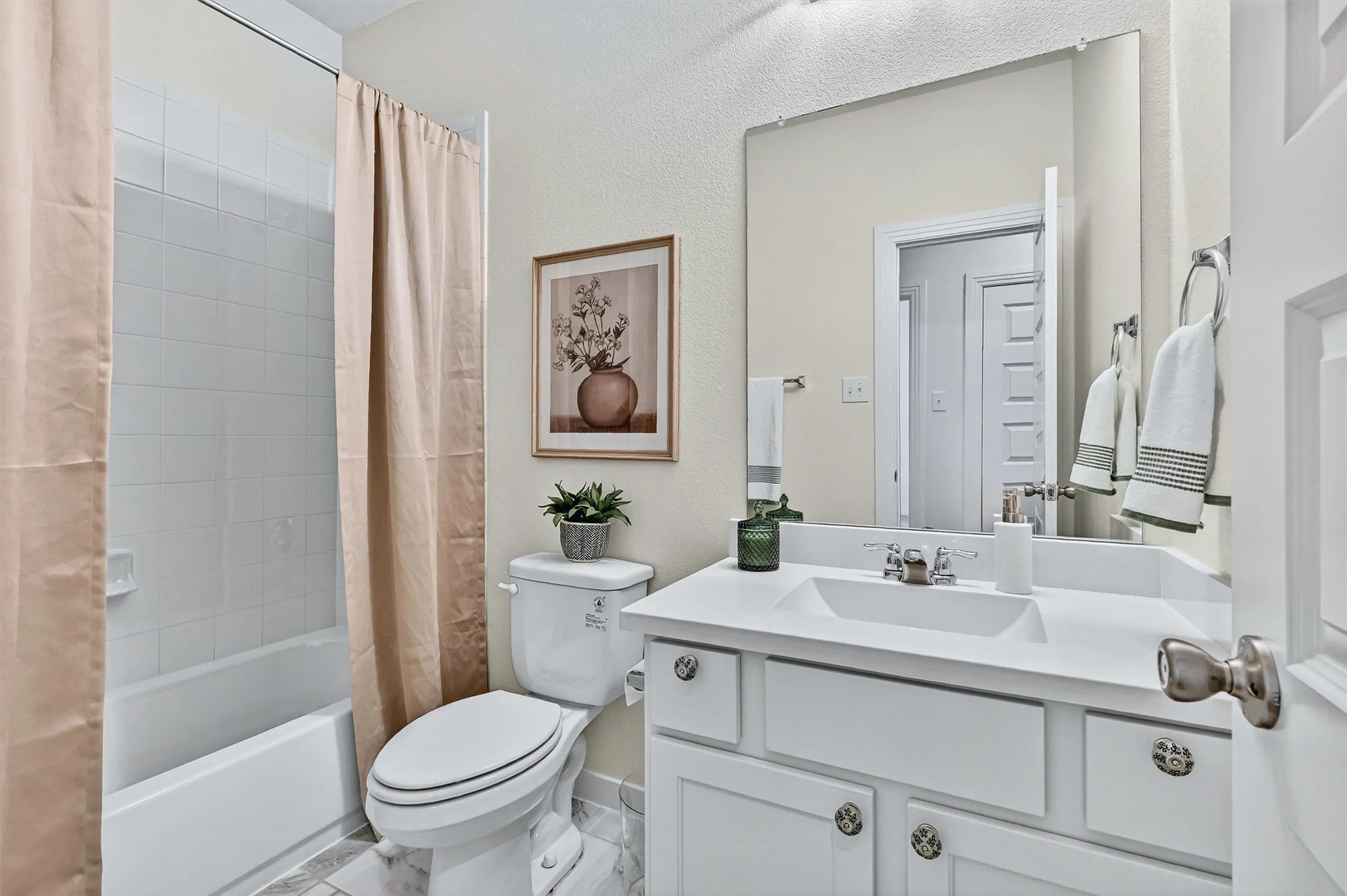 Single Family Residence For Sale in Grayson County , 3717 Fawn Meadow Trail, Denison, Texas 75020, 4 Bedroom, 3 Bathroom, 2 Garage spaces, 2,464 Sqft, built in 2019, Preowned, mls#21192768, Real Estate Agent in Denison, Homes For Sale in Grayson county, Homes For Sale in Denison, Realtor in Denison Texas, Real Estate Brokerage Independent Realty Texas, Luminita Cordes Realtor