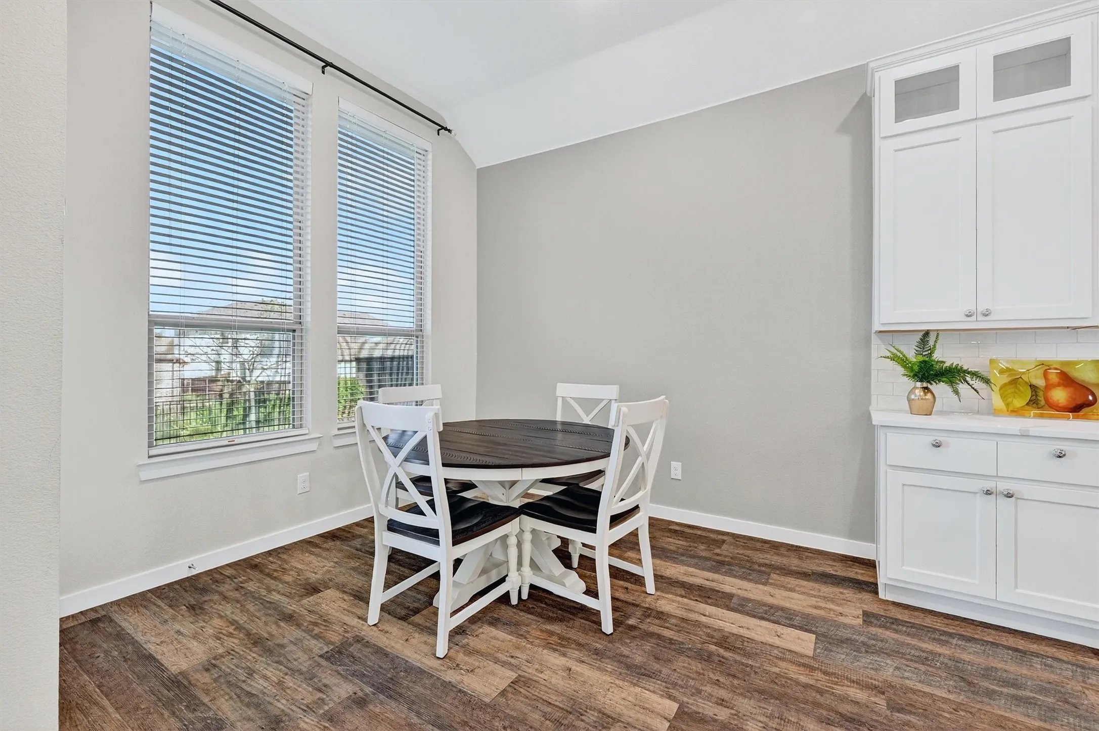 Single Family Residence For Sale in Grayson County , 3717 Fawn Meadow Trail, Denison, Texas 75020, 4 Bedroom, 3 Bathroom, 2 Garage spaces, 2,464 Sqft, built in 2019, Preowned, mls#21192768, Real Estate Agent in Denison, Homes For Sale in Grayson county, Homes For Sale in Denison, Realtor in Denison Texas, Real Estate Brokerage Independent Realty Texas, Luminita Cordes Realtor