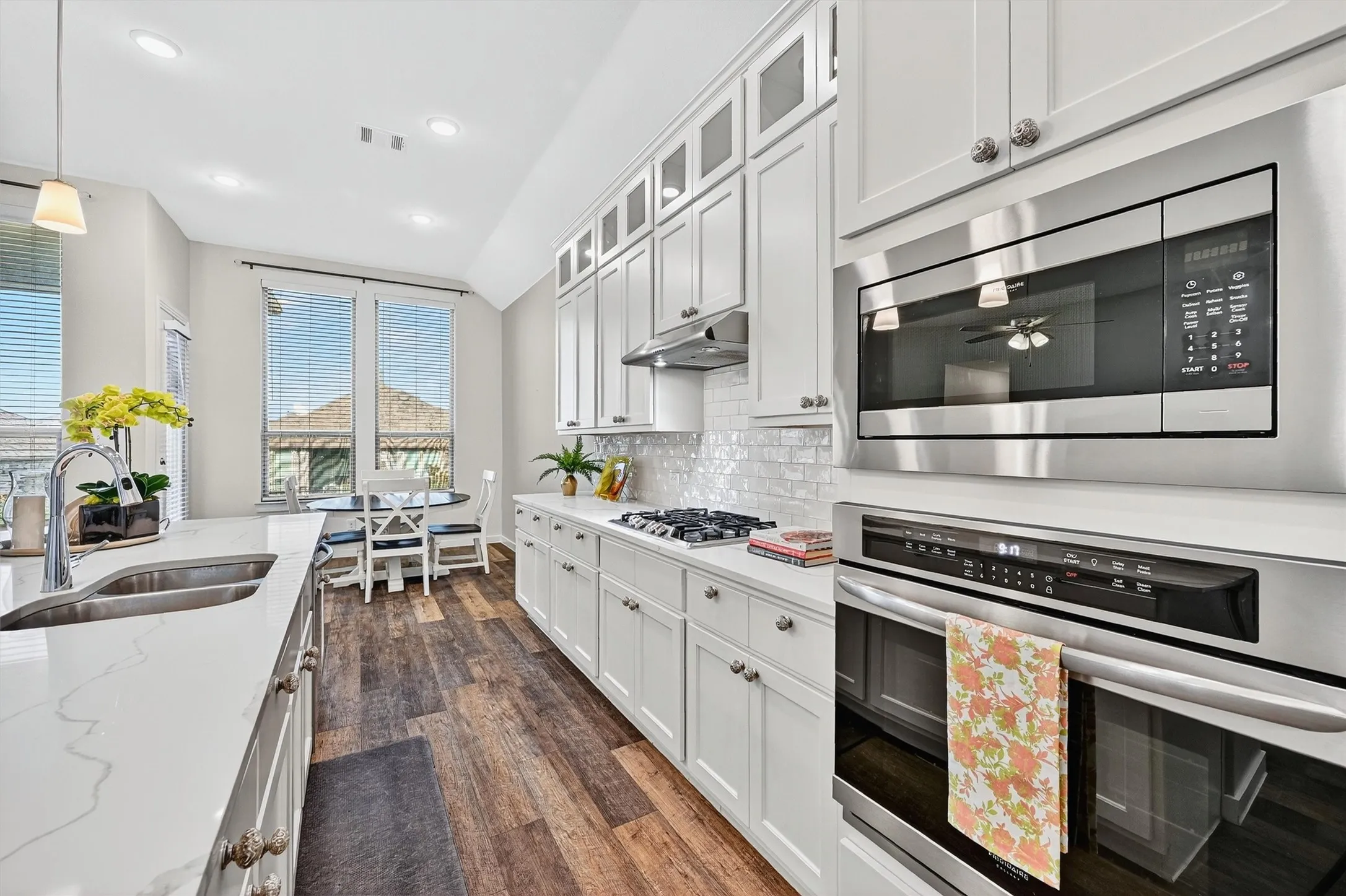 Single Family Residence For Sale in Grayson County , 3717 Fawn Meadow Trail, Denison, Texas 75020, 4 Bedroom, 3 Bathroom, 2 Garage spaces, 2,464 Sqft, built in 2019, Preowned, mls#21192768, Real Estate Agent in Denison, Homes For Sale in Grayson county, Homes For Sale in Denison, Realtor in Denison Texas, Real Estate Brokerage Independent Realty Texas, Luminita Cordes Realtor
