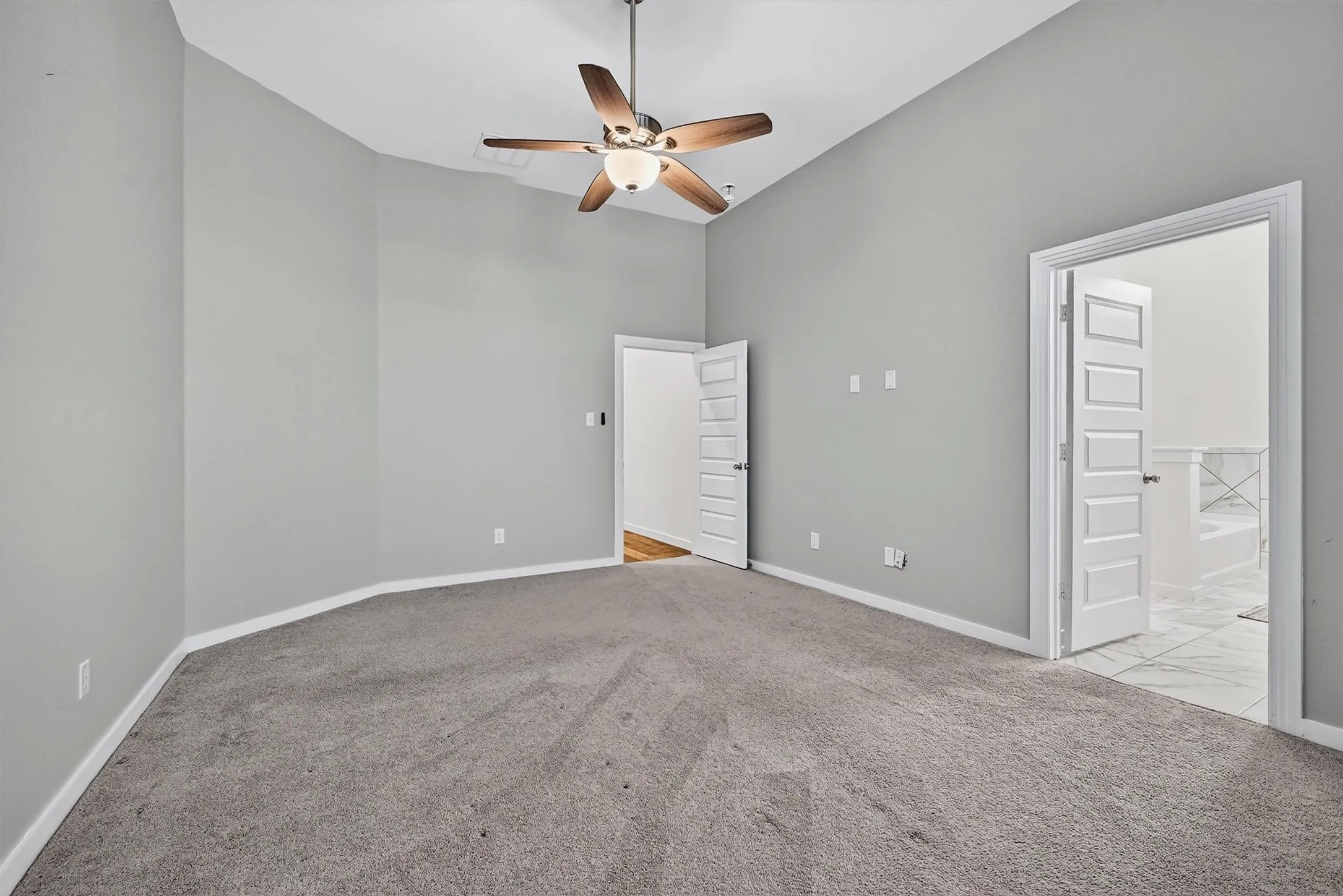 Single Family Residence For Sale in Grayson County , 3717 Fawn Meadow Trail, Denison, Texas 75020, 4 Bedroom, 3 Bathroom, 2 Garage spaces, 2,464 Sqft, built in 2019, Preowned, mls#21192768, Real Estate Agent in Denison, Homes For Sale in Grayson county, Homes For Sale in Denison, Realtor in Denison Texas, Real Estate Brokerage Independent Realty Texas, Luminita Cordes Realtor