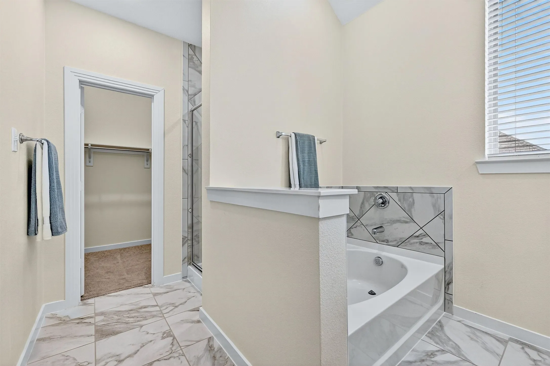 Single Family Residence For Sale in Grayson County , 3717 Fawn Meadow Trail, Denison, Texas 75020, 4 Bedroom, 3 Bathroom, 2 Garage spaces, 2,464 Sqft, built in 2019, Preowned, mls#21192768, Real Estate Agent in Denison, Homes For Sale in Grayson county, Homes For Sale in Denison, Realtor in Denison Texas, Real Estate Brokerage Independent Realty Texas, Luminita Cordes Realtor