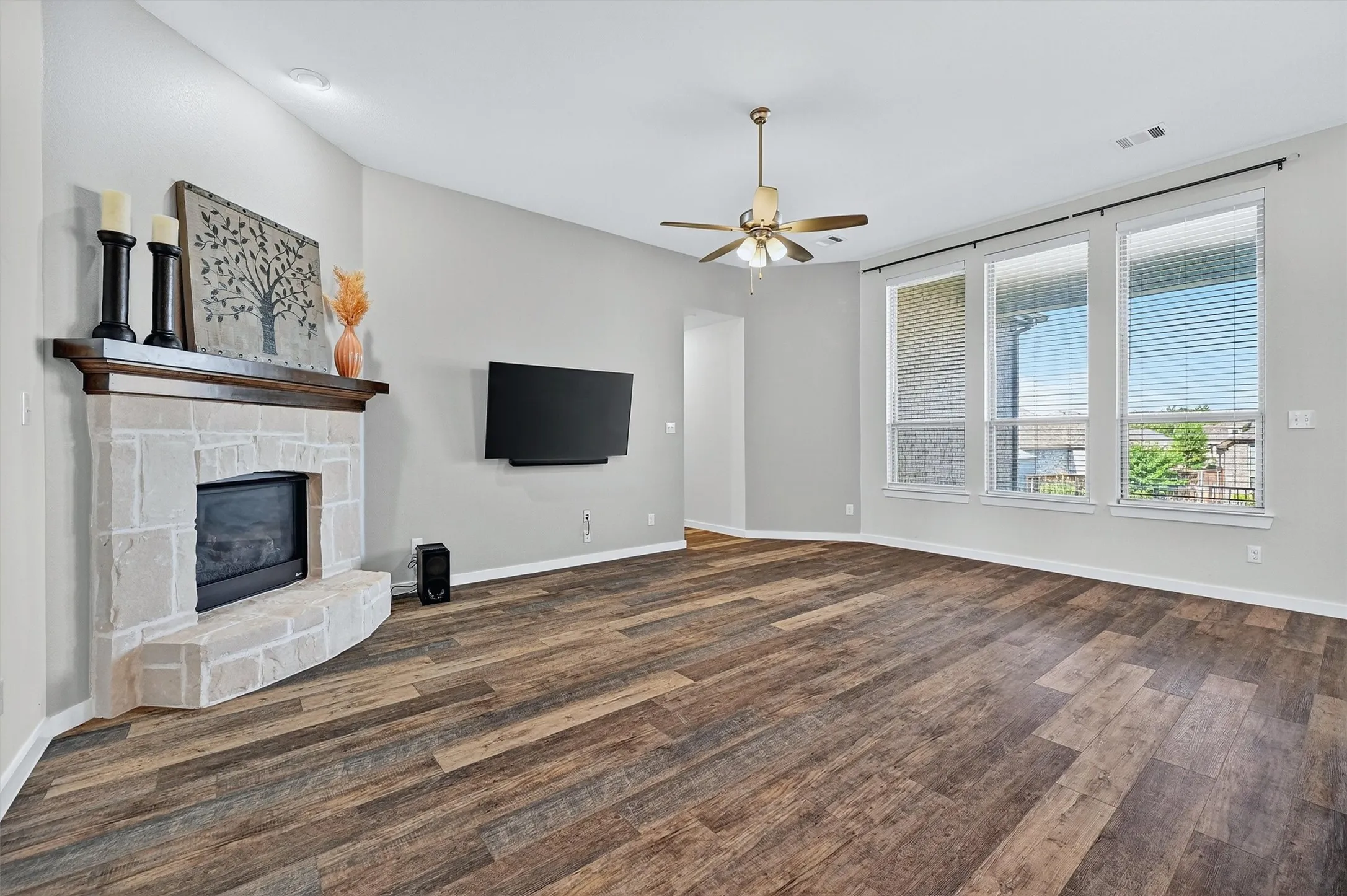 Single Family Residence For Sale in Grayson County , 3717 Fawn Meadow Trail, Denison, Texas 75020, 4 Bedroom, 3 Bathroom, 2 Garage spaces, 2,464 Sqft, built in 2019, Preowned, mls#21192768, Real Estate Agent in Denison, Homes For Sale in Grayson county, Homes For Sale in Denison, Realtor in Denison Texas, Real Estate Brokerage Independent Realty Texas, Luminita Cordes Realtor