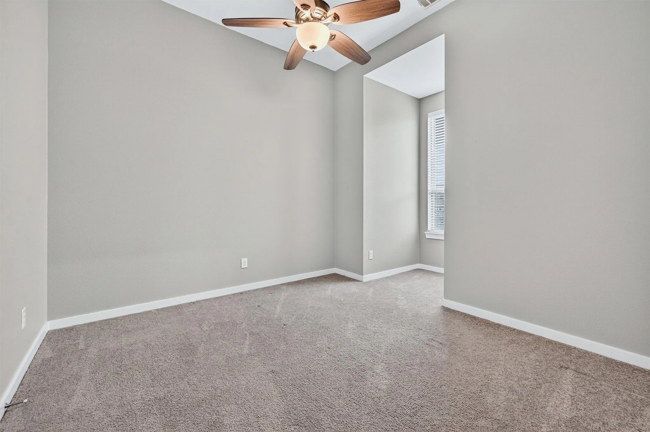 Single Family Residence For Sale in Grayson County , 3717 Fawn Meadow Trail, Denison, Texas 75020, 4 Bedroom, 3 Bathroom, 2 Garage spaces, 2,464 Sqft, built in 2019, Preowned, mls#21192768, Real Estate Agent in Denison, Homes For Sale in Grayson county, Homes For Sale in Denison, Realtor in Denison Texas, Real Estate Brokerage Independent Realty Texas, Luminita Cordes Realtor