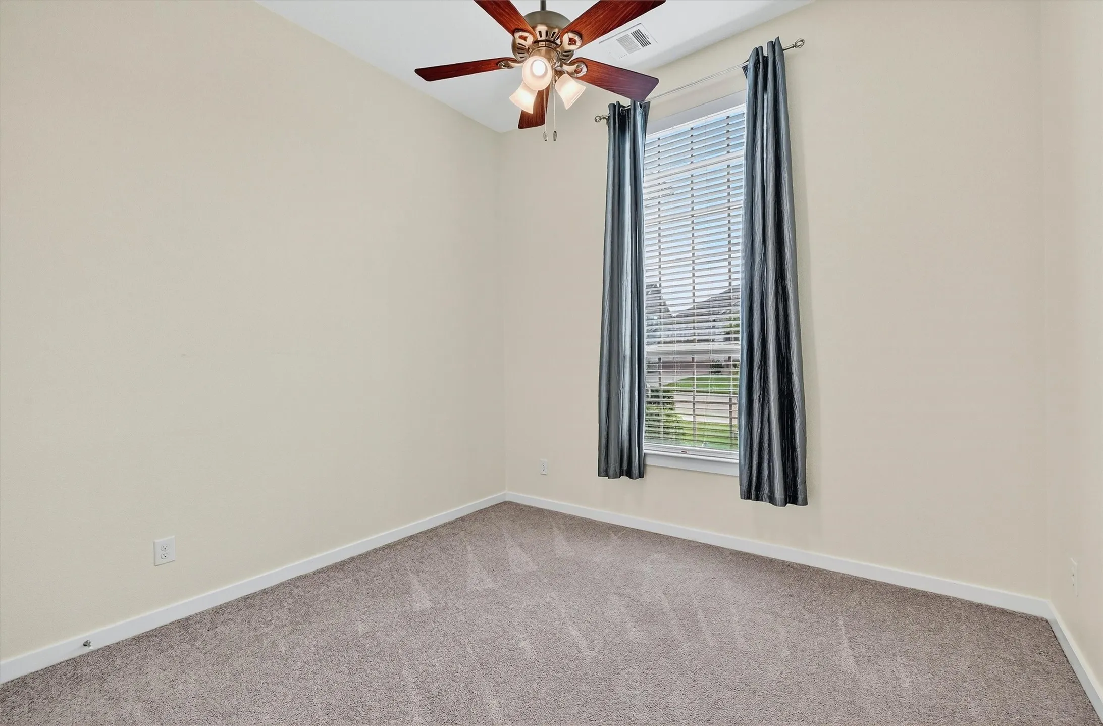 Single Family Residence For Sale in Grayson County , 3717 Fawn Meadow Trail, Denison, Texas 75020, 4 Bedroom, 3 Bathroom, 2 Garage spaces, 2,464 Sqft, built in 2019, Preowned, mls#21192768, Real Estate Agent in Denison, Homes For Sale in Grayson county, Homes For Sale in Denison, Realtor in Denison Texas, Real Estate Brokerage Independent Realty Texas, Luminita Cordes Realtor
