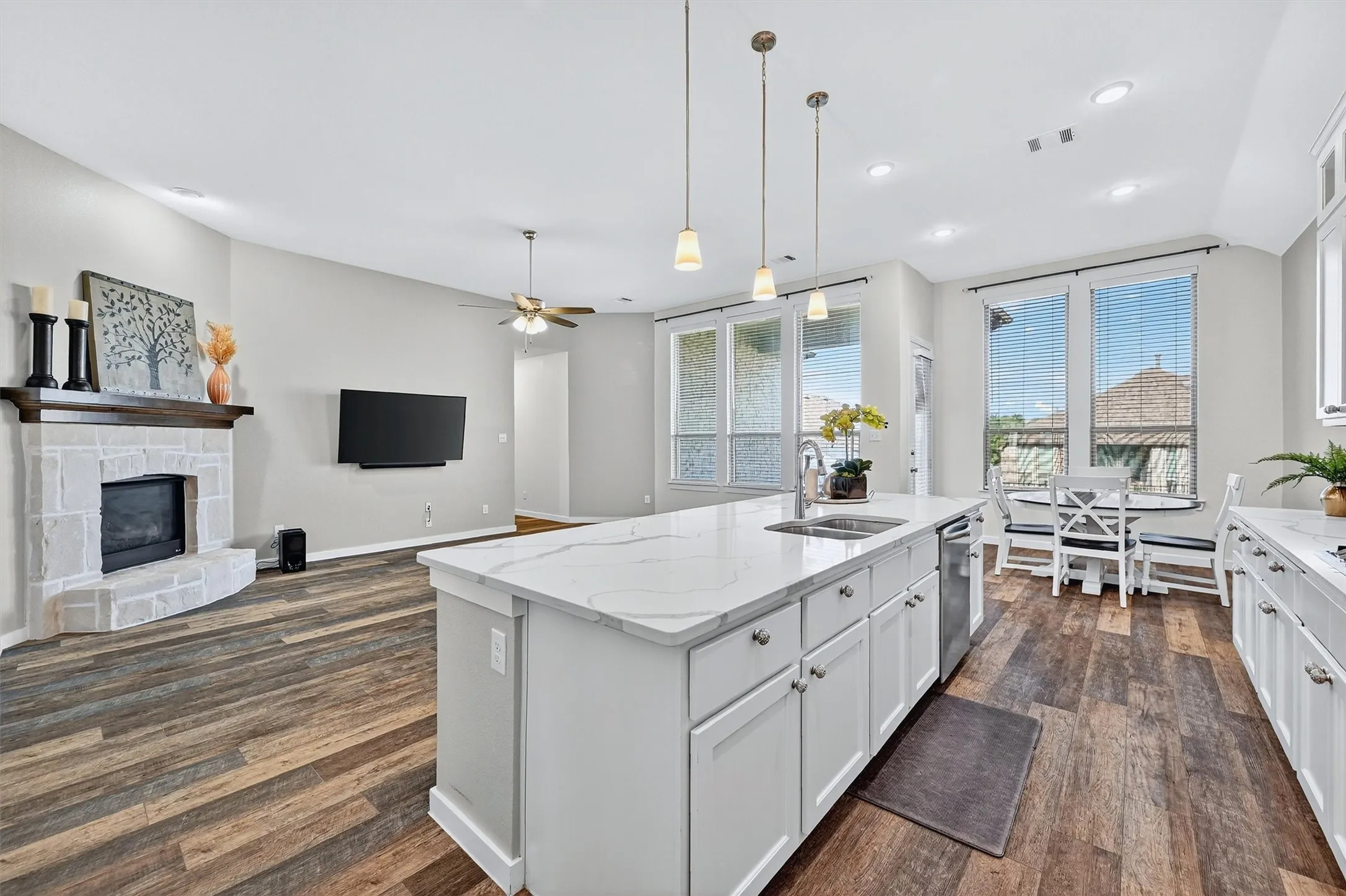 Single Family Residence For Sale in Grayson County , 3717 Fawn Meadow Trail, Denison, Texas 75020, 4 Bedroom, 3 Bathroom, 2 Garage spaces, 2,464 Sqft, built in 2019, Preowned, mls#21192768, Real Estate Agent in Denison, Homes For Sale in Grayson county, Homes For Sale in Denison, Realtor in Denison Texas, Real Estate Brokerage Independent Realty Texas, Luminita Cordes Realtor