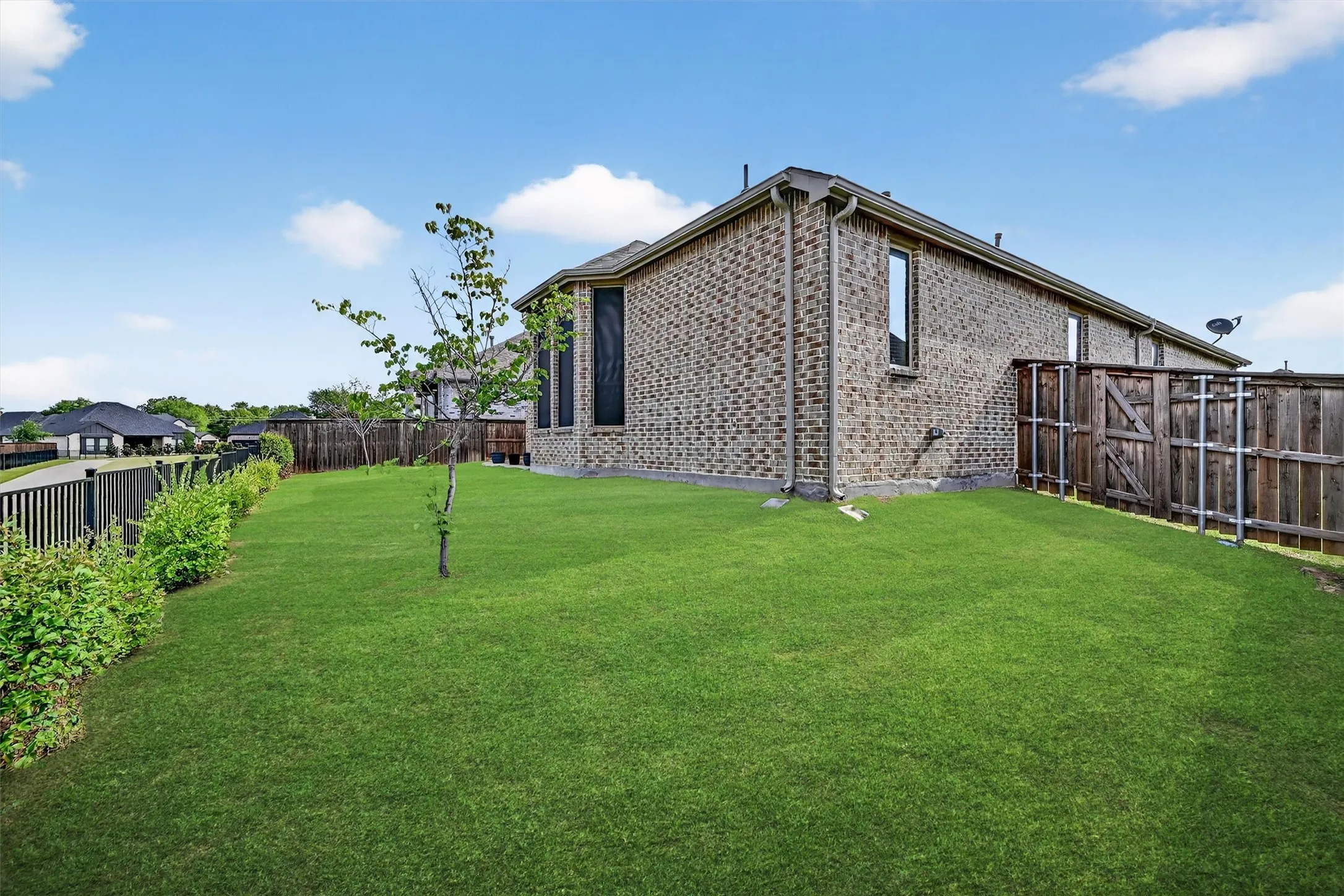 Single Family Residence For Sale in Grayson County , 3717 Fawn Meadow Trail, Denison, Texas 75020, 4 Bedroom, 3 Bathroom, 2 Garage spaces, 2,464 Sqft, built in 2019, Preowned, mls#21192768, Real Estate Agent in Denison, Homes For Sale in Grayson county, Homes For Sale in Denison, Realtor in Denison Texas, Real Estate Brokerage Independent Realty Texas, Luminita Cordes Realtor