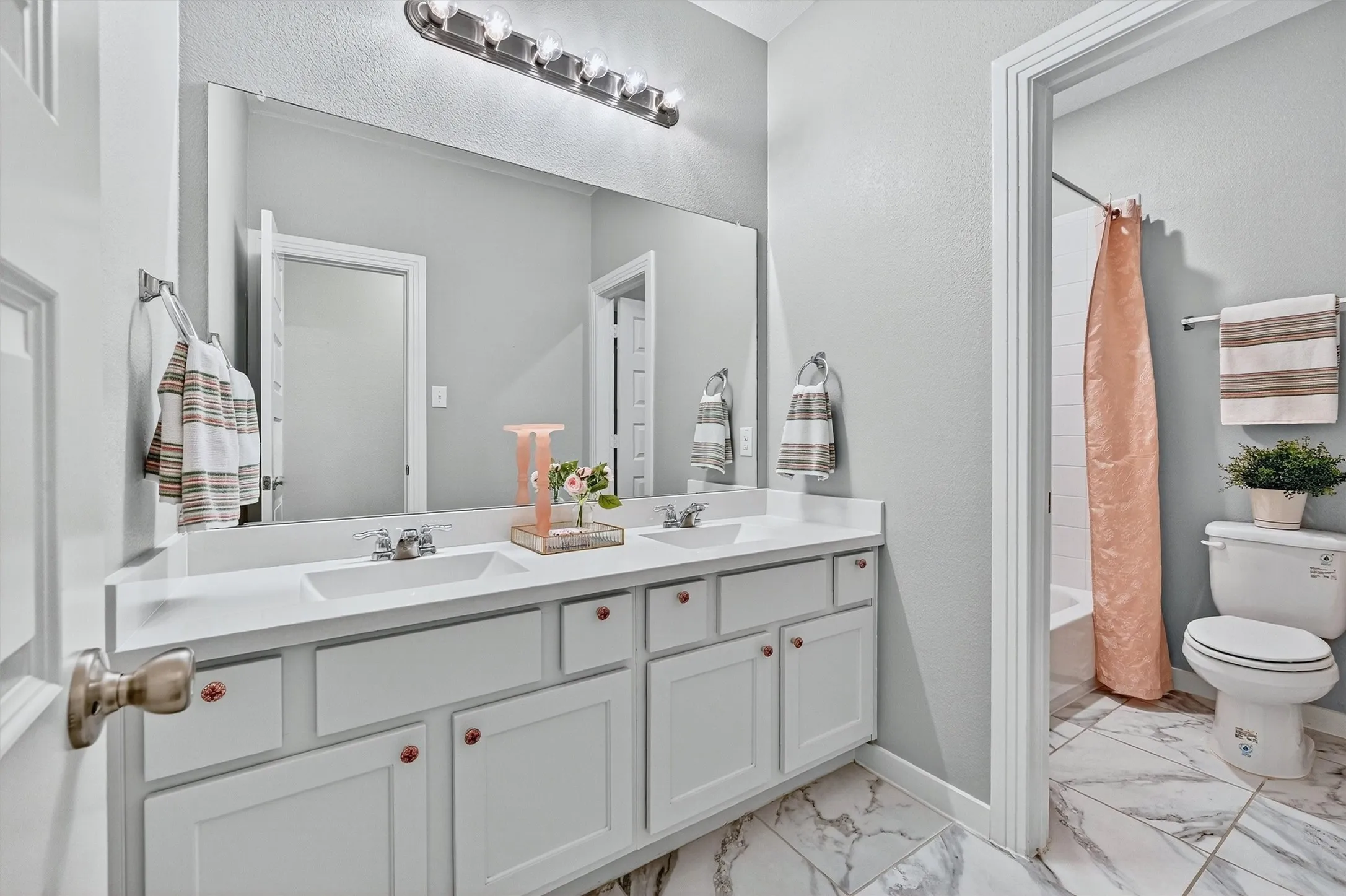 Single Family Residence For Sale in Grayson County , 3717 Fawn Meadow Trail, Denison, Texas 75020, 4 Bedroom, 3 Bathroom, 2 Garage spaces, 2,464 Sqft, built in 2019, Preowned, mls#21192768, Real Estate Agent in Denison, Homes For Sale in Grayson county, Homes For Sale in Denison, Realtor in Denison Texas, Real Estate Brokerage Independent Realty Texas, Luminita Cordes Realtor