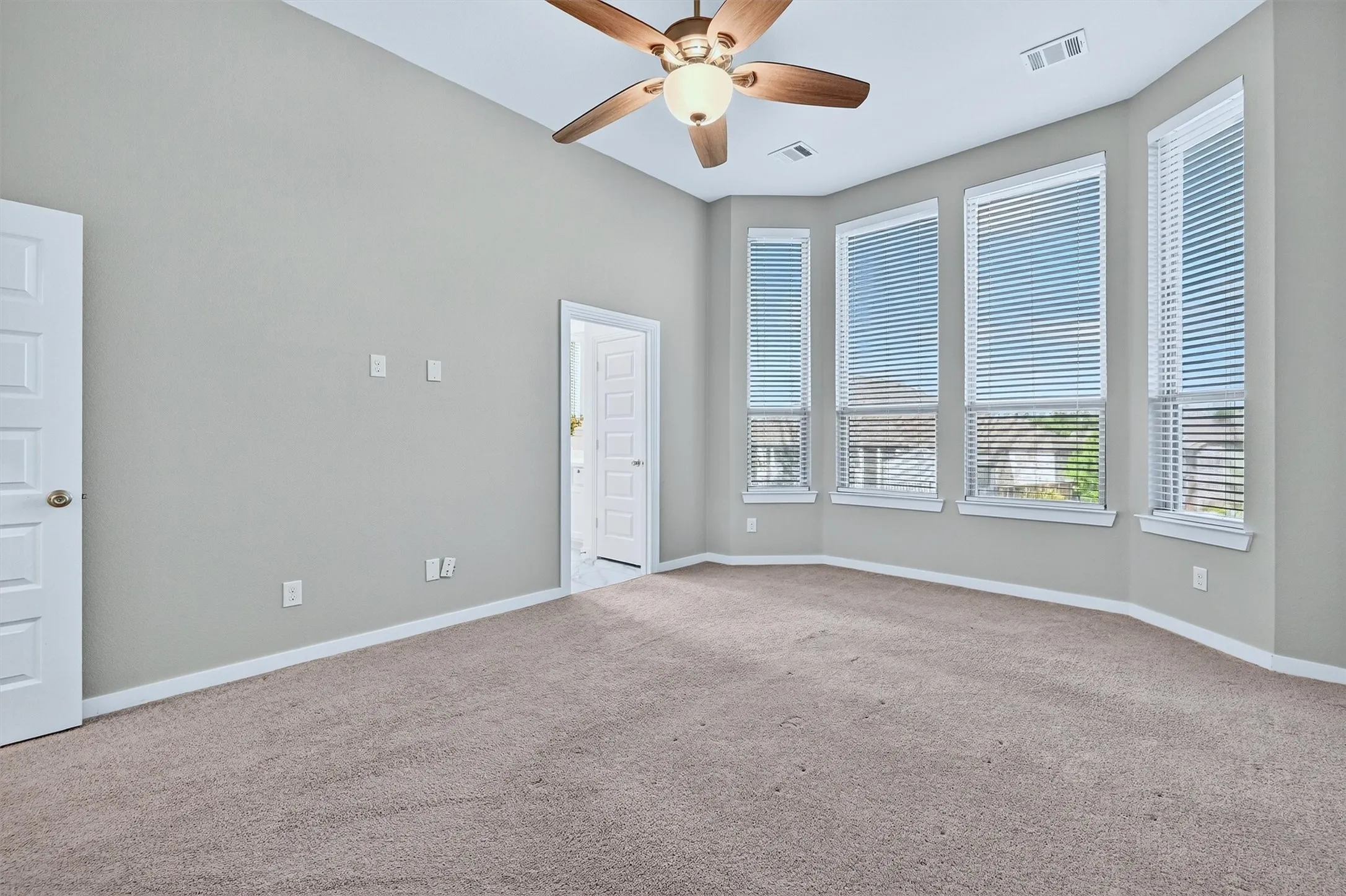 Single Family Residence For Sale in Grayson County , 3717 Fawn Meadow Trail, Denison, Texas 75020, 4 Bedroom, 3 Bathroom, 2 Garage spaces, 2,464 Sqft, built in 2019, Preowned, mls#21192768, Real Estate Agent in Denison, Homes For Sale in Grayson county, Homes For Sale in Denison, Realtor in Denison Texas, Real Estate Brokerage Independent Realty Texas, Luminita Cordes Realtor