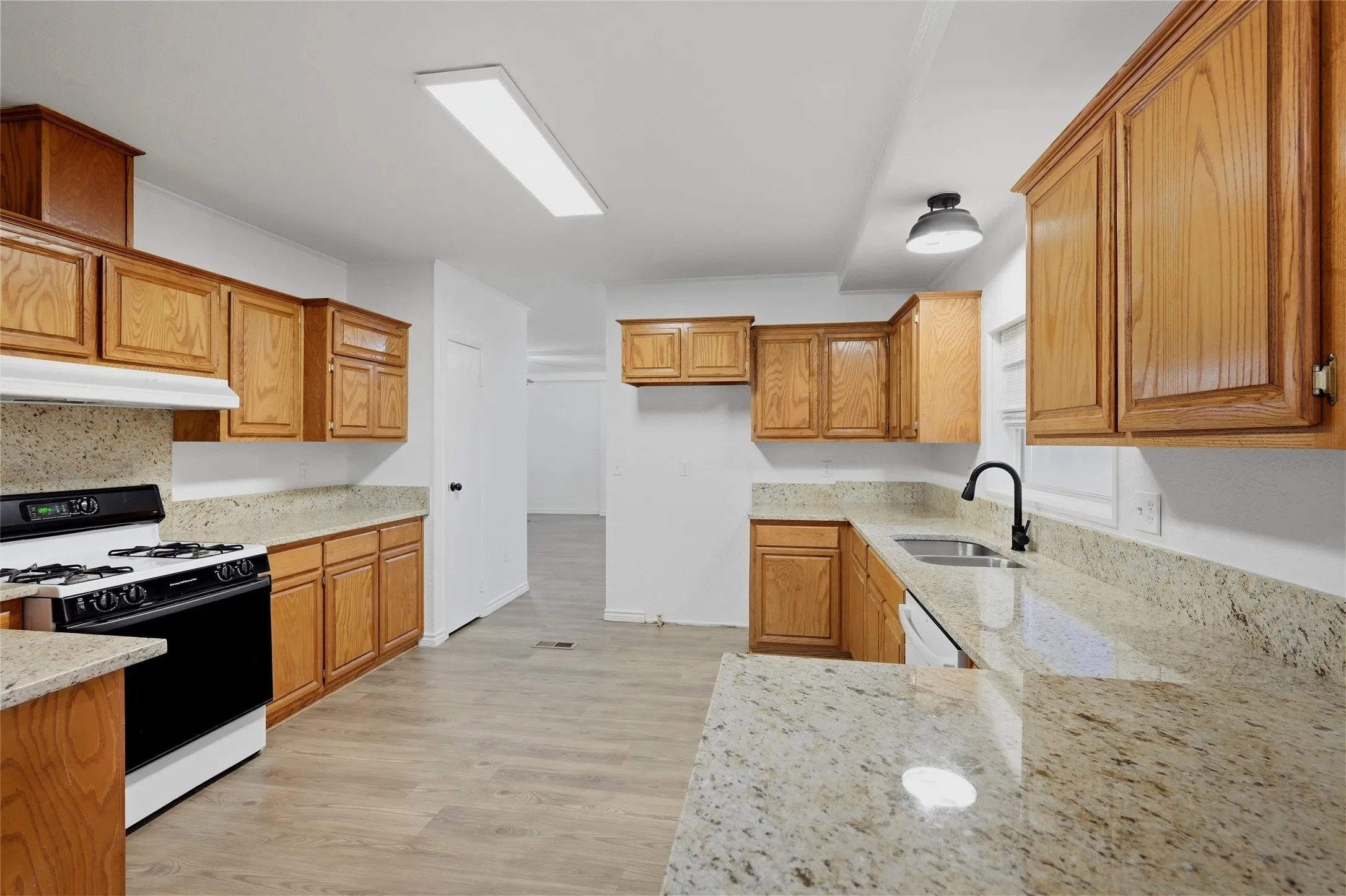 Mobile Home For Sale in Grayson County , 76 Forest Lane, Gordonville, Texas 76245, 3 Bedroom, 2 Bathroom, Garage spaces, 1,680 Sqft, built in 2002, Preowned, mls#21193315, Real Estate Agent in Gordonville, Homes For Sale in Grayson county, Homes For Sale in Gordonville, Realtor in Gordonville Texas, Real Estate Brokerage Independent Realty Texas, Luminita Cordes Realtor
