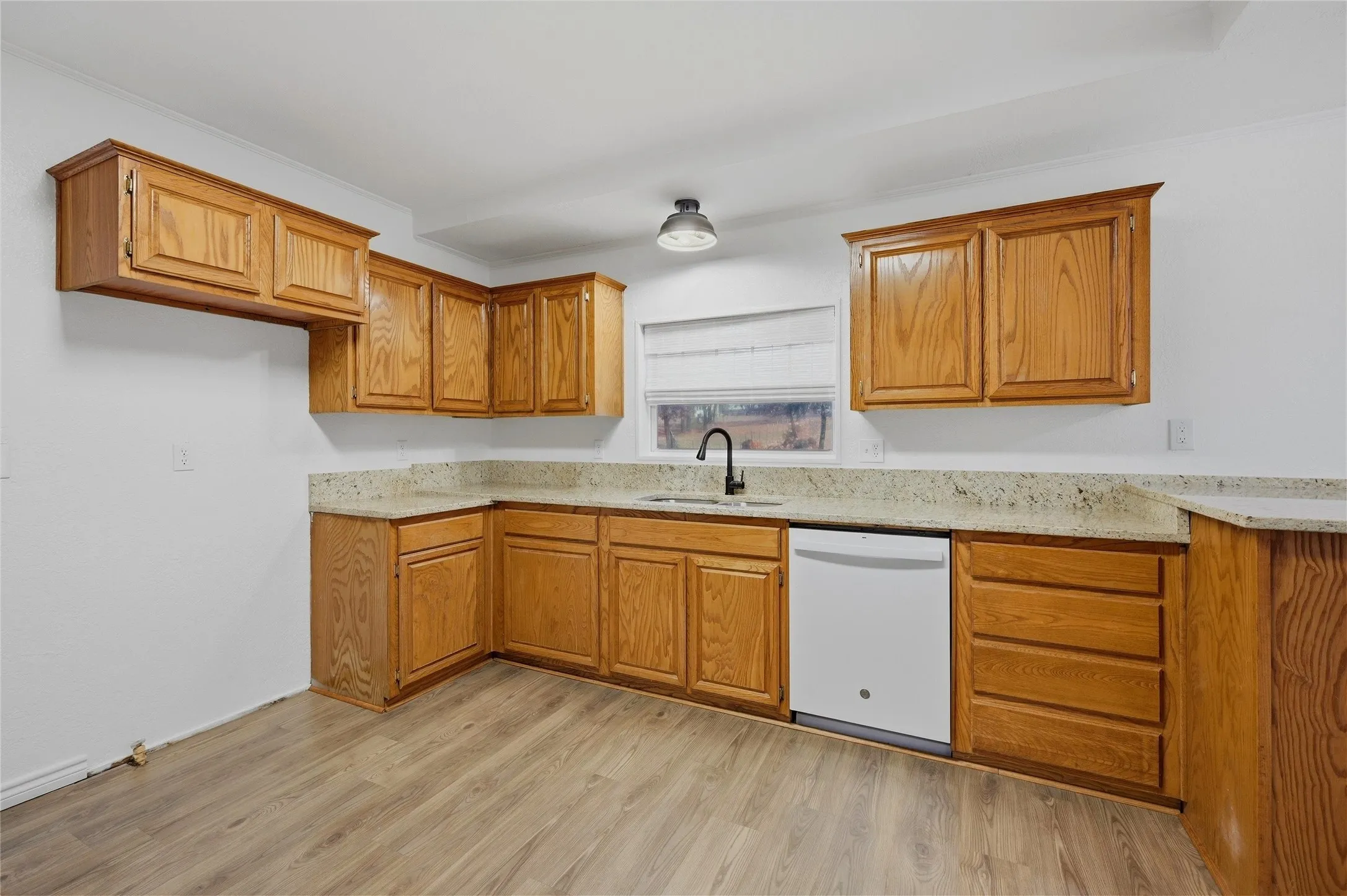Mobile Home For Sale in Grayson County , 76 Forest Lane, Gordonville, Texas 76245, 3 Bedroom, 2 Bathroom, Garage spaces, 1,680 Sqft, built in 2002, Preowned, mls#21193315, Real Estate Agent in Gordonville, Homes For Sale in Grayson county, Homes For Sale in Gordonville, Realtor in Gordonville Texas, Real Estate Brokerage Independent Realty Texas, Luminita Cordes Realtor