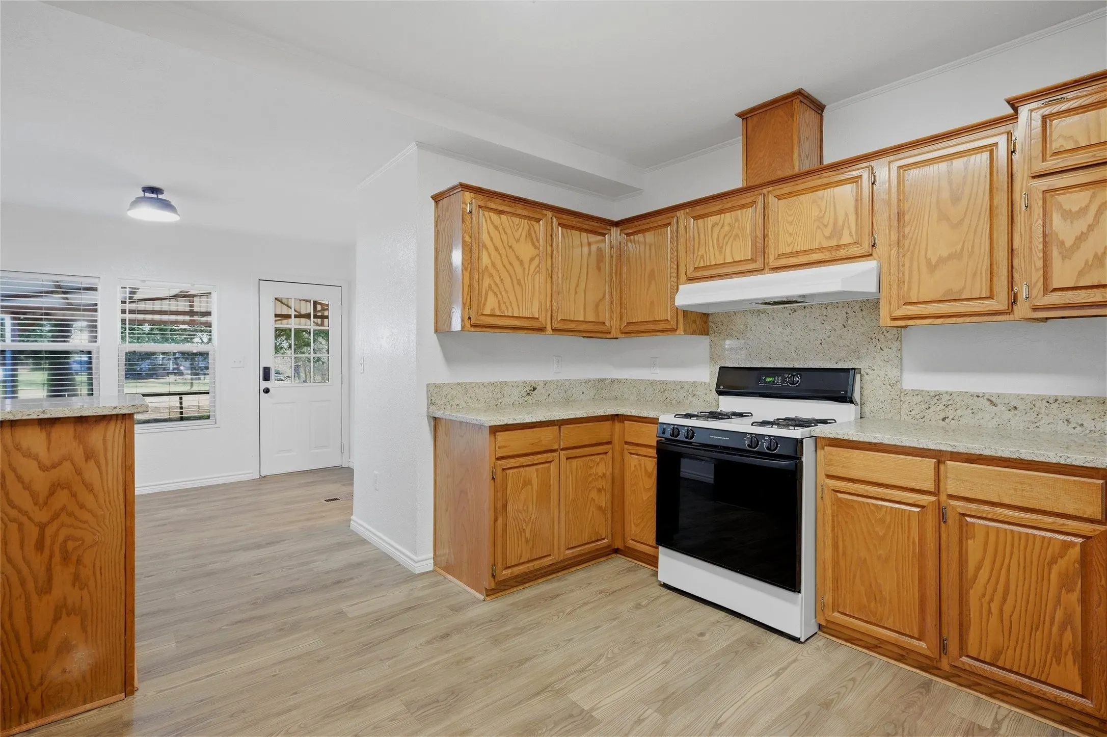 Mobile Home For Sale in Grayson County , 76 Forest Lane, Gordonville, Texas 76245, 3 Bedroom, 2 Bathroom, Garage spaces, 1,680 Sqft, built in 2002, Preowned, mls#21193315, Real Estate Agent in Gordonville, Homes For Sale in Grayson county, Homes For Sale in Gordonville, Realtor in Gordonville Texas, Real Estate Brokerage Independent Realty Texas, Luminita Cordes Realtor