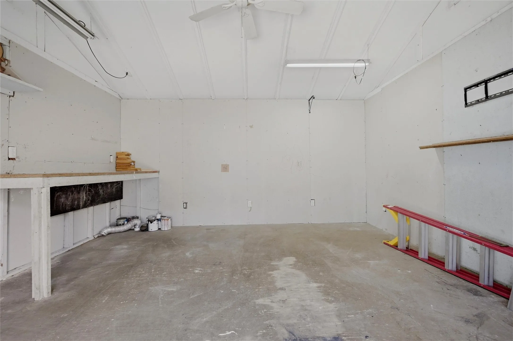 Mobile Home For Sale in Grayson County , 76 Forest Lane, Gordonville, Texas 76245, 3 Bedroom, 2 Bathroom, Garage spaces, 1,680 Sqft, built in 2002, Preowned, mls#21193315, Real Estate Agent in Gordonville, Homes For Sale in Grayson county, Homes For Sale in Gordonville, Realtor in Gordonville Texas, Real Estate Brokerage Independent Realty Texas, Luminita Cordes Realtor