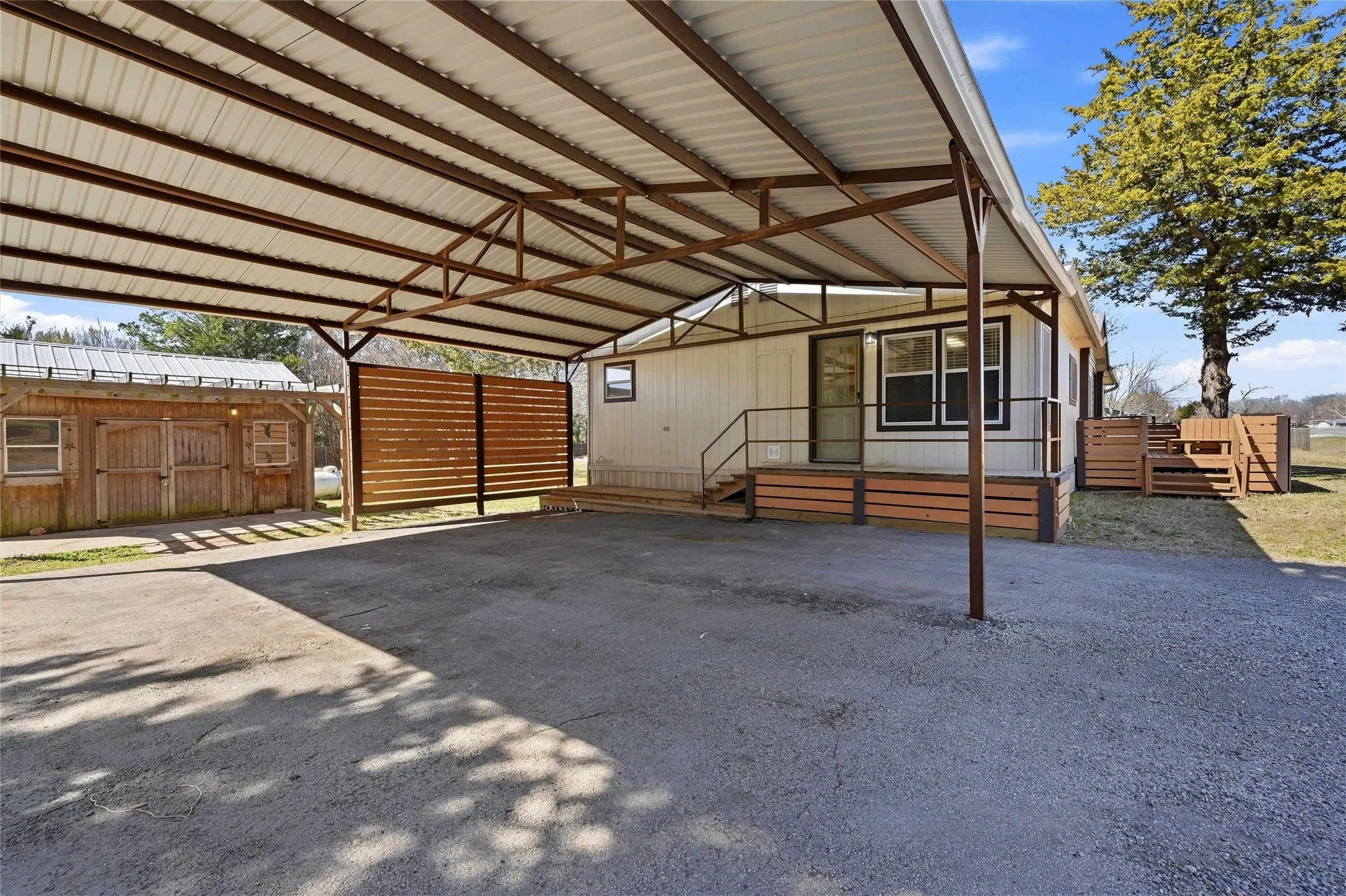 Mobile Home For Sale in Grayson County , 76 Forest Lane, Gordonville, Texas 76245, 3 Bedroom, 2 Bathroom, Garage spaces, 1,680 Sqft, built in 2002, Preowned, mls#21193315, Real Estate Agent in Gordonville, Homes For Sale in Grayson county, Homes For Sale in Gordonville, Realtor in Gordonville Texas, Real Estate Brokerage Independent Realty Texas, Luminita Cordes Realtor