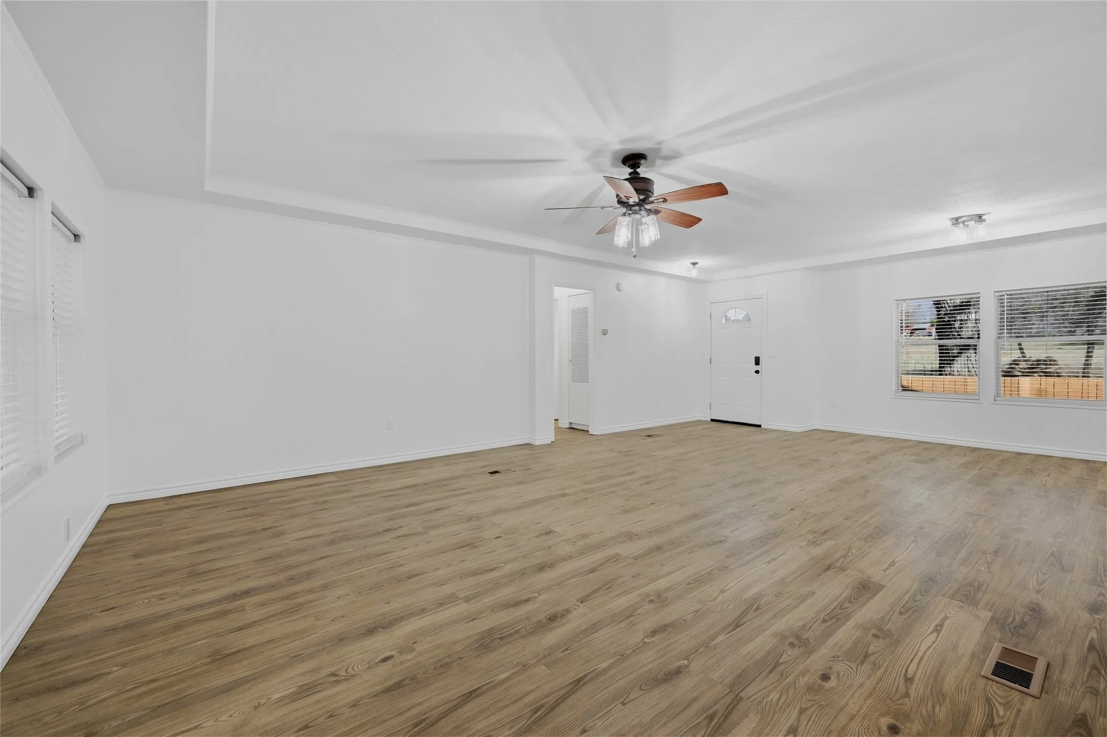 Mobile Home For Sale in Grayson County , 76 Forest Lane, Gordonville, Texas 76245, 3 Bedroom, 2 Bathroom, Garage spaces, 1,680 Sqft, built in 2002, Preowned, mls#21193315, Real Estate Agent in Gordonville, Homes For Sale in Grayson county, Homes For Sale in Gordonville, Realtor in Gordonville Texas, Real Estate Brokerage Independent Realty Texas, Luminita Cordes Realtor