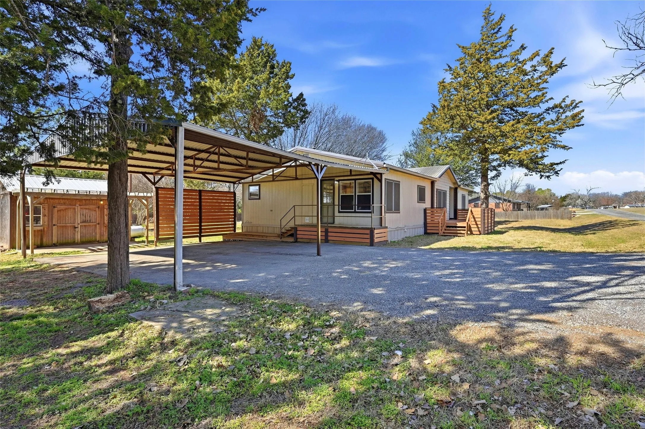 Mobile Home For Sale in Grayson County , 76 Forest Lane, Gordonville, Texas 76245, 3 Bedroom, 2 Bathroom, Garage spaces, 1,680 Sqft, built in 2002, Preowned, mls#21193315, Real Estate Agent in Gordonville, Homes For Sale in Grayson county, Homes For Sale in Gordonville, Realtor in Gordonville Texas, Real Estate Brokerage Independent Realty Texas, Luminita Cordes Realtor