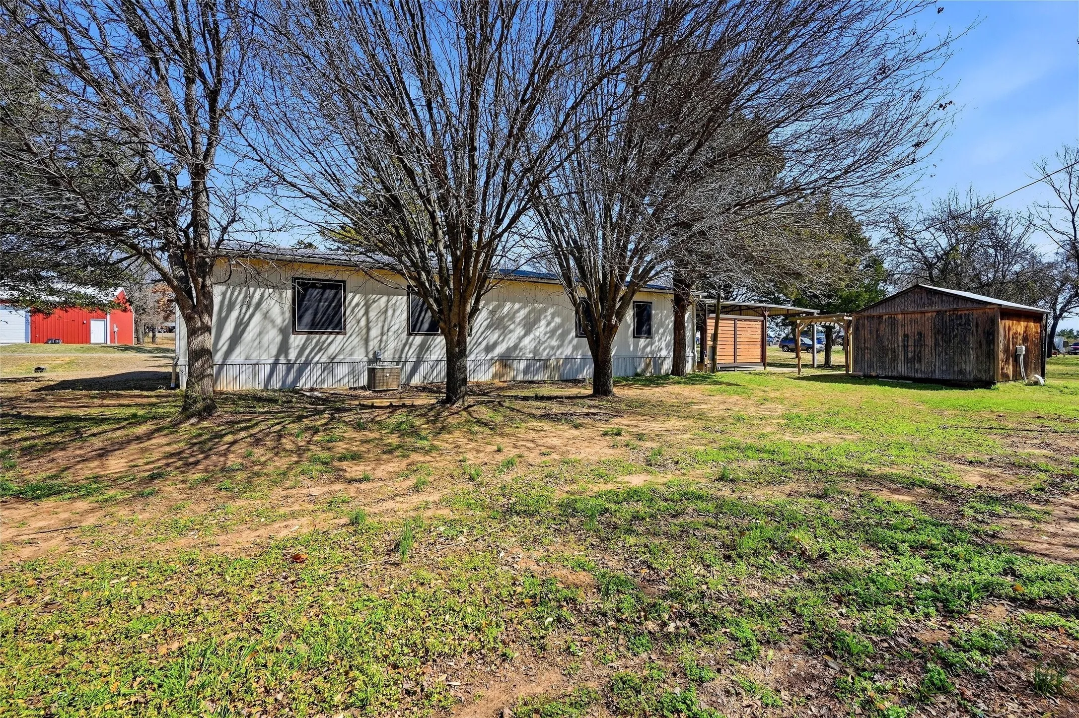 Mobile Home For Sale in Grayson County , 76 Forest Lane, Gordonville, Texas 76245, 3 Bedroom, 2 Bathroom, Garage spaces, 1,680 Sqft, built in 2002, Preowned, mls#21193315, Real Estate Agent in Gordonville, Homes For Sale in Grayson county, Homes For Sale in Gordonville, Realtor in Gordonville Texas, Real Estate Brokerage Independent Realty Texas, Luminita Cordes Realtor
