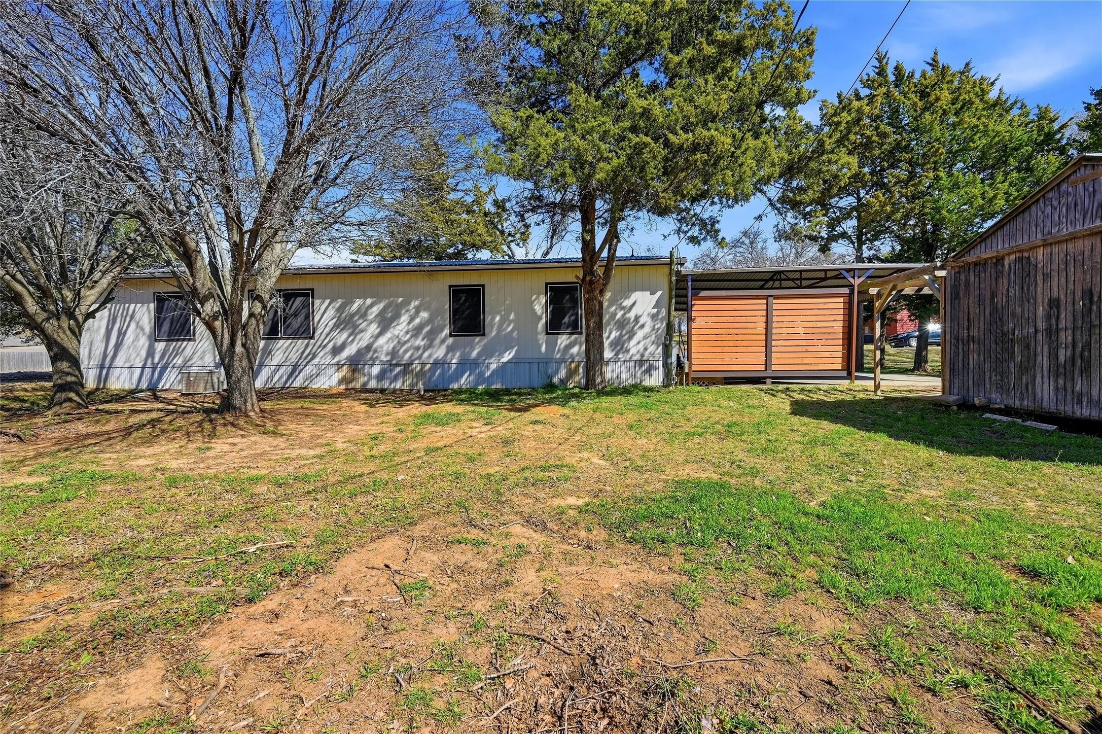 Mobile Home For Sale in Grayson County , 76 Forest Lane, Gordonville, Texas 76245, 3 Bedroom, 2 Bathroom, Garage spaces, 1,680 Sqft, built in 2002, Preowned, mls#21193315, Real Estate Agent in Gordonville, Homes For Sale in Grayson county, Homes For Sale in Gordonville, Realtor in Gordonville Texas, Real Estate Brokerage Independent Realty Texas, Luminita Cordes Realtor