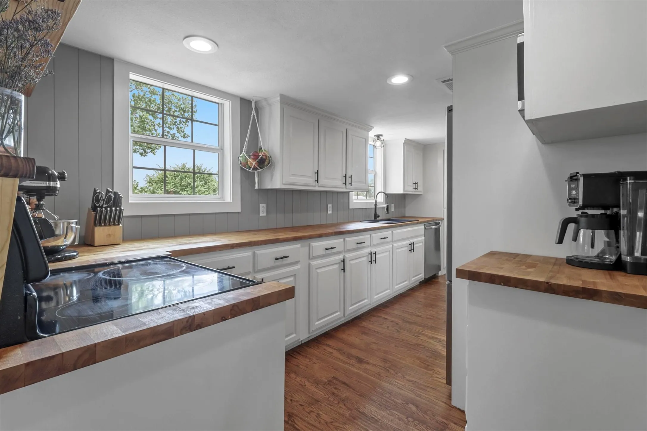 Single Family Residence For Sale in Hunt County , 2781 Fm 36 N, Farmersville, Texas 75442, 3 Bedrooms, 3 Bathrooms, Garage spaces, 1,690 Sqft, built in 1997, Preowned, Price $412,500, mls#21193588, Real Estate Agent in Farmersville, Homes For Sale in Hunt county, Homes For Sale in Farmersville, Realtor in Farmersville Texas, Real Estate Brokerage Independent Realty Texas, Luminita Cordes Realtor