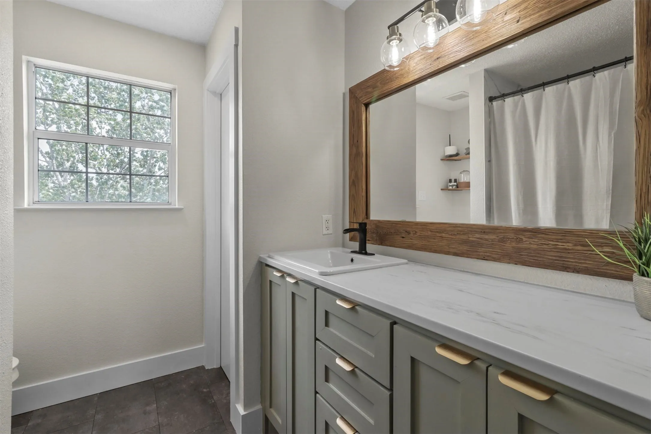 Single Family Residence For Sale in Hunt County , 2781 Fm 36 N, Farmersville, Texas 75442, 3 Bedrooms, 3 Bathrooms, Garage spaces, 1,690 Sqft, built in 1997, Preowned, Price $412,500, mls#21193588, Real Estate Agent in Farmersville, Homes For Sale in Hunt county, Homes For Sale in Farmersville, Realtor in Farmersville Texas, Real Estate Brokerage Independent Realty Texas, Luminita Cordes Realtor