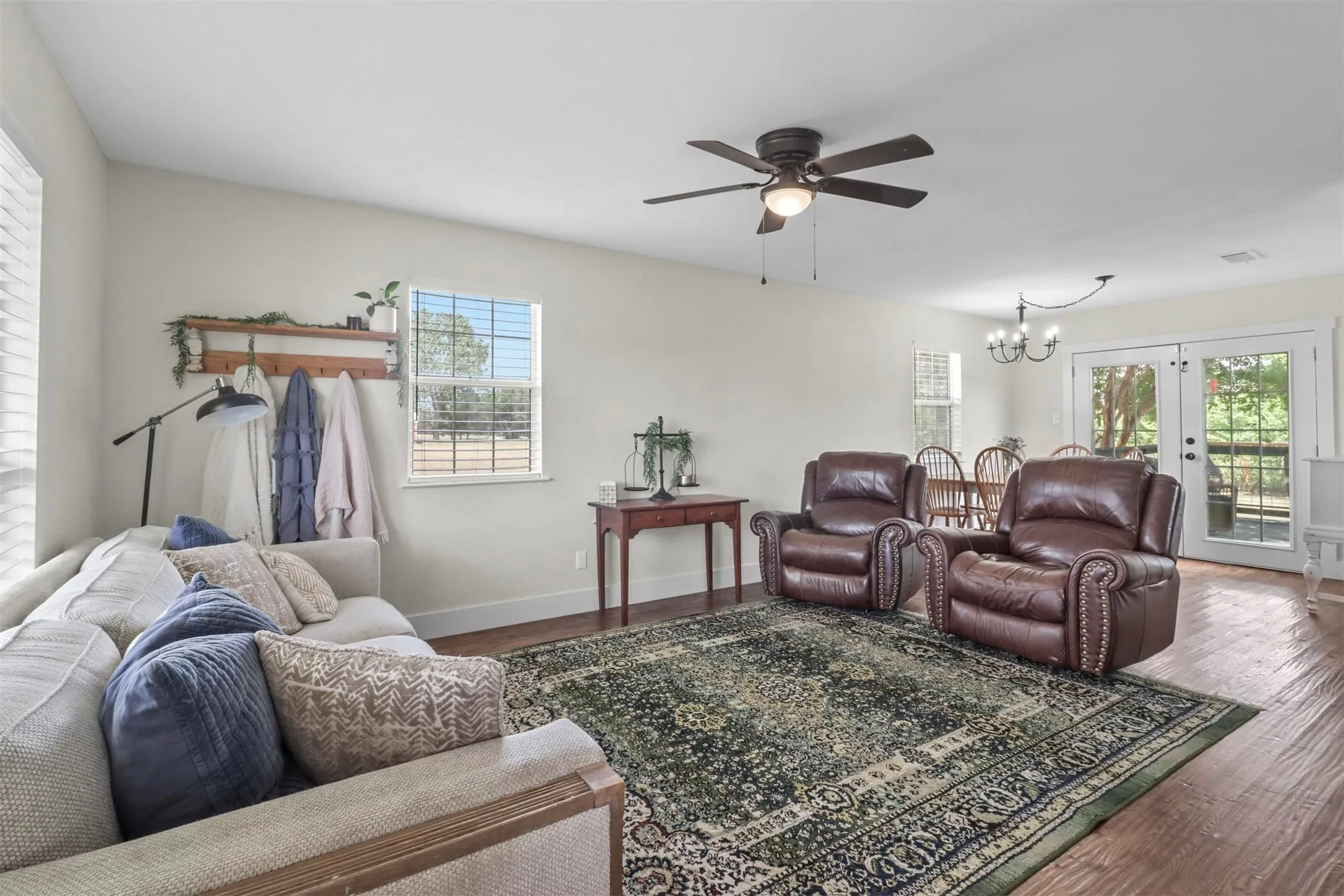 Single Family Residence For Sale in Hunt County , 2781 Fm 36 N, Farmersville, Texas 75442, 3 Bedrooms, 3 Bathrooms, Garage spaces, 1,690 Sqft, built in 1997, Preowned, Price $412,500, mls#21193588, Real Estate Agent in Farmersville, Homes For Sale in Hunt county, Homes For Sale in Farmersville, Realtor in Farmersville Texas, Real Estate Brokerage Independent Realty Texas, Luminita Cordes Realtor