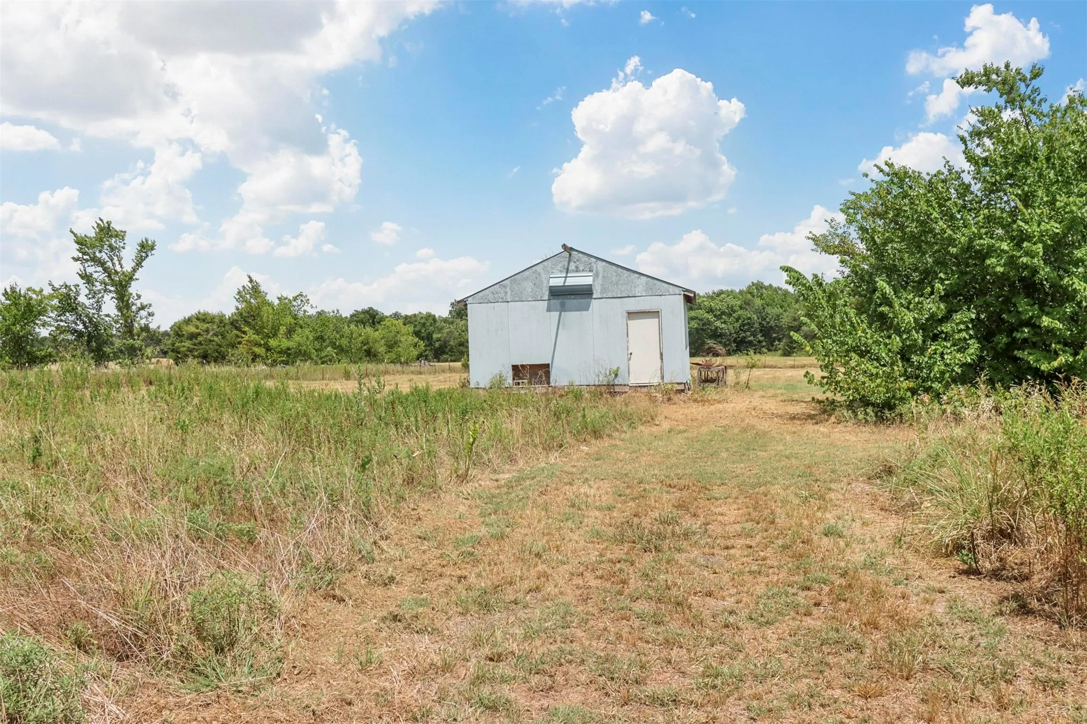 Single Family Residence For Sale in Hunt County , 2781 Fm 36 N, Farmersville, Texas 75442, 3 Bedrooms, 3 Bathrooms, Garage spaces, 1,690 Sqft, built in 1997, Preowned, Price $412,500, mls#21193588, Real Estate Agent in Farmersville, Homes For Sale in Hunt county, Homes For Sale in Farmersville, Realtor in Farmersville Texas, Real Estate Brokerage Independent Realty Texas, Luminita Cordes Realtor