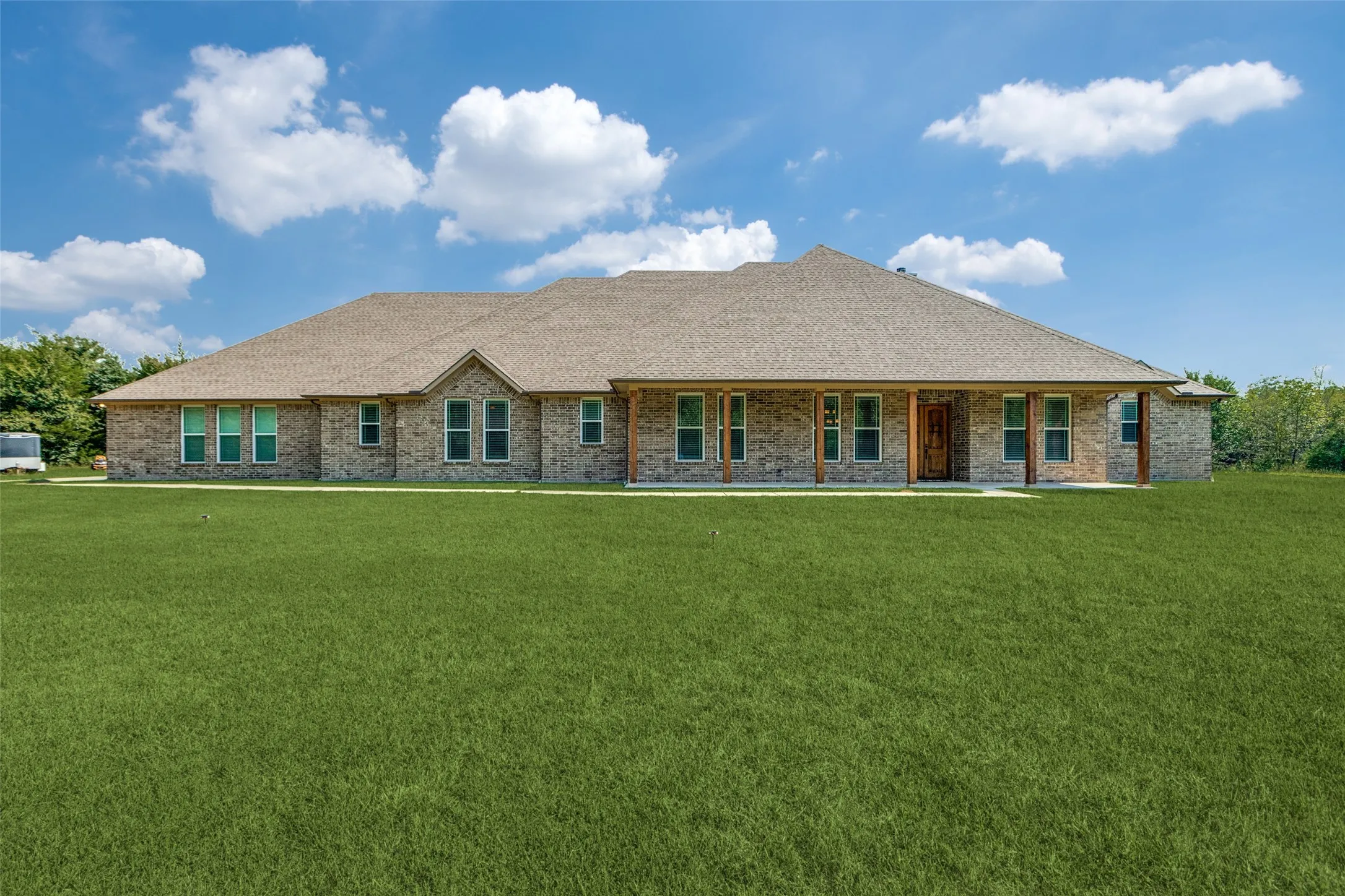 Single Family Residence For Sale in Fannin County , 643 County Road 2255, Telephone, Texas 75488, 3 Bedroom, 4 Bathroom, 3 Garage spaces, 4,682 Sqft, built in 2013, Preowned, mls#21193596, Real Estate Agent in Telephone, Homes For Sale in Fannin county, Homes For Sale in Telephone, Realtor in Telephone Texas, Real Estate Brokerage Independent Realty Texas, Luminita Cordes Realtor