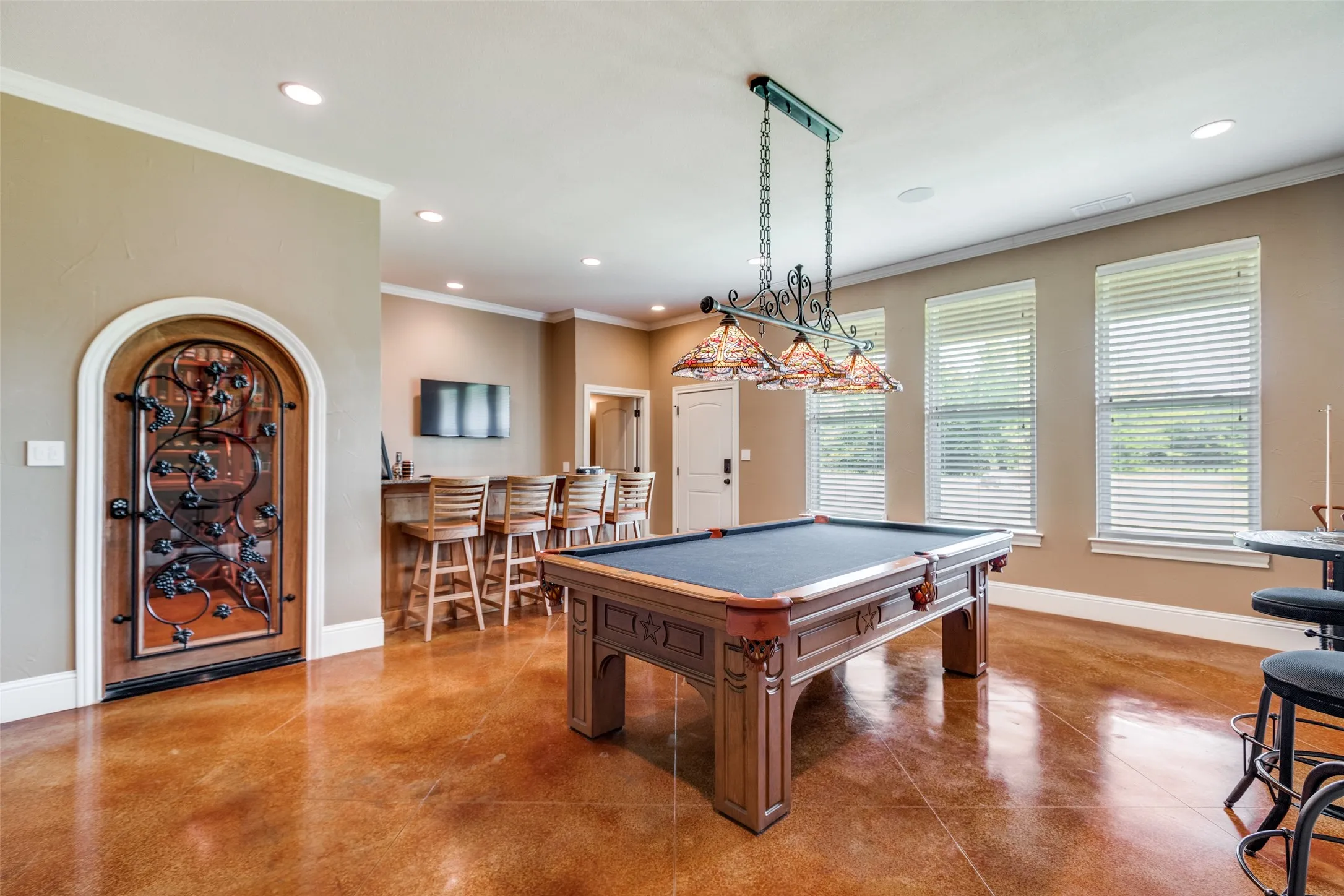 Game room with ornamental molding, billiards table, recessed lighting, and bar area