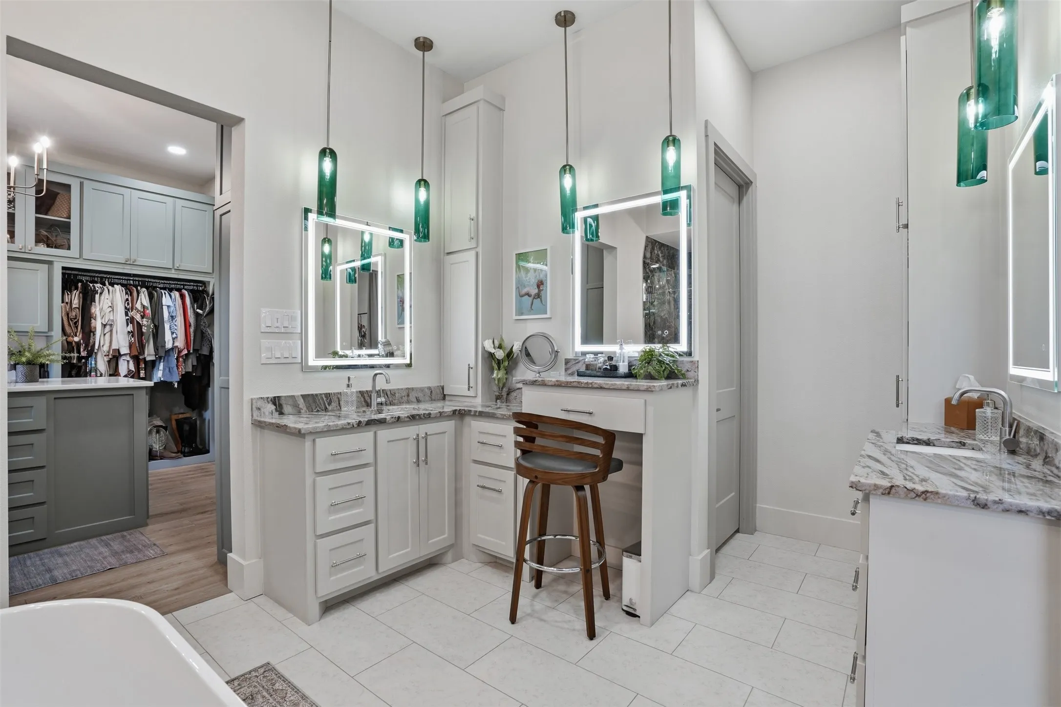 Single Family Residence For Sale in Tarrant County , 11754 North Court, Azle, Texas 76020, 5 Bedroom, 5 Bathroom, 3 Garage spaces, 4,819 Sqft, built in 1995, Preowned, mls#21192035, Real Estate Agent in Azle, Homes For Sale in Tarrant county, Homes For Sale in Azle, Realtor in Azle Texas, Real Estate Brokerage Independent Realty Texas, Luminita Cordes Realtor