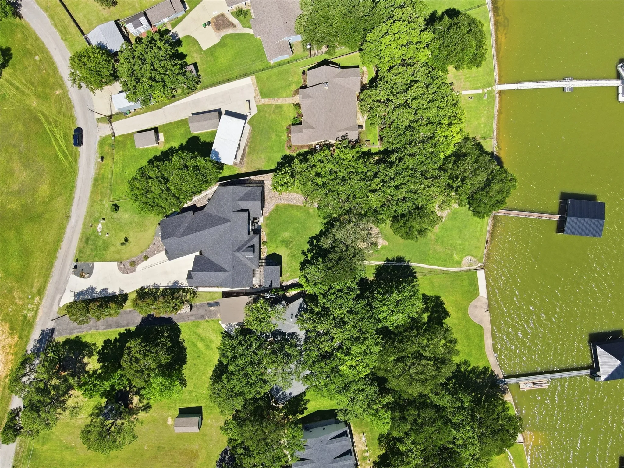 Single Family Residence For Sale in Tarrant County , 11754 North Court, Azle, Texas 76020, 5 Bedroom, 5 Bathroom, 3 Garage spaces, 4,819 Sqft, built in 1995, Preowned, mls#21192035, Real Estate Agent in Azle, Homes For Sale in Tarrant county, Homes For Sale in Azle, Realtor in Azle Texas, Real Estate Brokerage Independent Realty Texas, Luminita Cordes Realtor