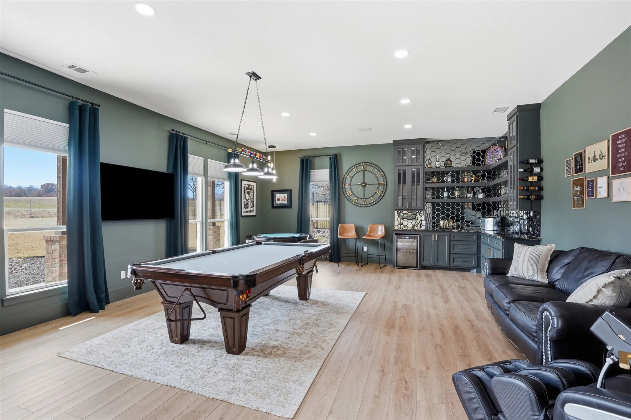 Single Family Residence For Sale in Tarrant County , 11754 North Court, Azle, Texas 76020, 5 Bedroom, 5 Bathroom, 3 Garage spaces, 4,819 Sqft, built in 1995, Preowned, mls#21192035, Real Estate Agent in Azle, Homes For Sale in Tarrant county, Homes For Sale in Azle, Realtor in Azle Texas, Real Estate Brokerage Independent Realty Texas, Luminita Cordes Realtor