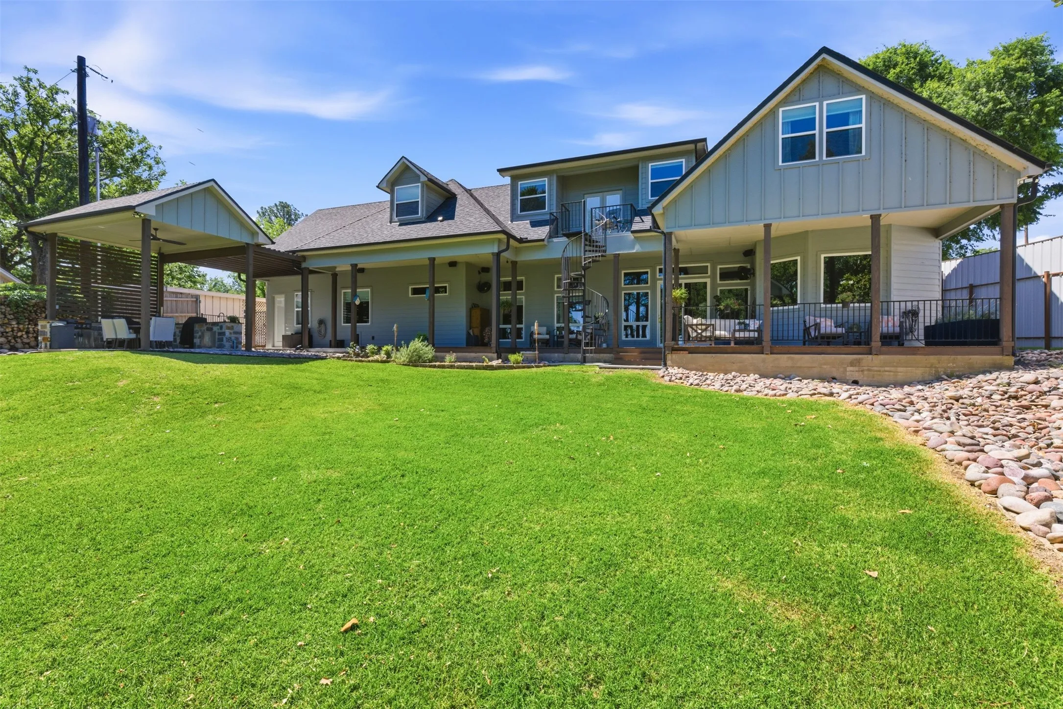Single Family Residence For Sale in Tarrant County , 11754 North Court, Azle, Texas 76020, 5 Bedroom, 5 Bathroom, 3 Garage spaces, 4,819 Sqft, built in 1995, Preowned, mls#21192035, Real Estate Agent in Azle, Homes For Sale in Tarrant county, Homes For Sale in Azle, Realtor in Azle Texas, Real Estate Brokerage Independent Realty Texas, Luminita Cordes Realtor