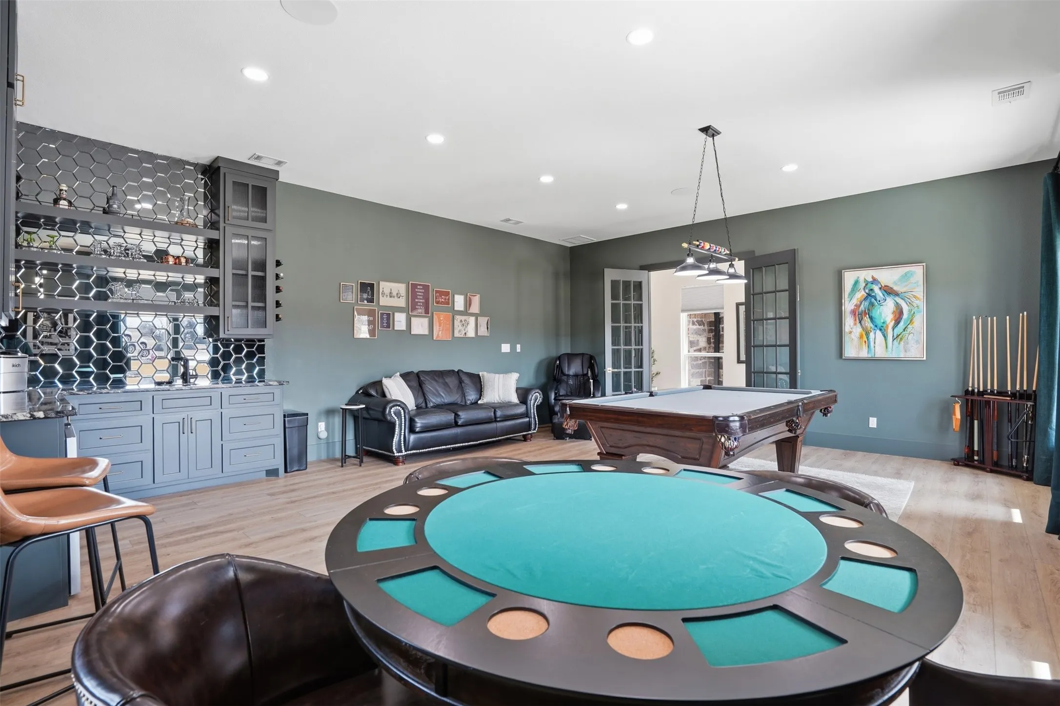 Single Family Residence For Sale in Tarrant County , 11754 North Court, Azle, Texas 76020, 5 Bedroom, 5 Bathroom, 3 Garage spaces, 4,819 Sqft, built in 1995, Preowned, mls#21192035, Real Estate Agent in Azle, Homes For Sale in Tarrant county, Homes For Sale in Azle, Realtor in Azle Texas, Real Estate Brokerage Independent Realty Texas, Luminita Cordes Realtor