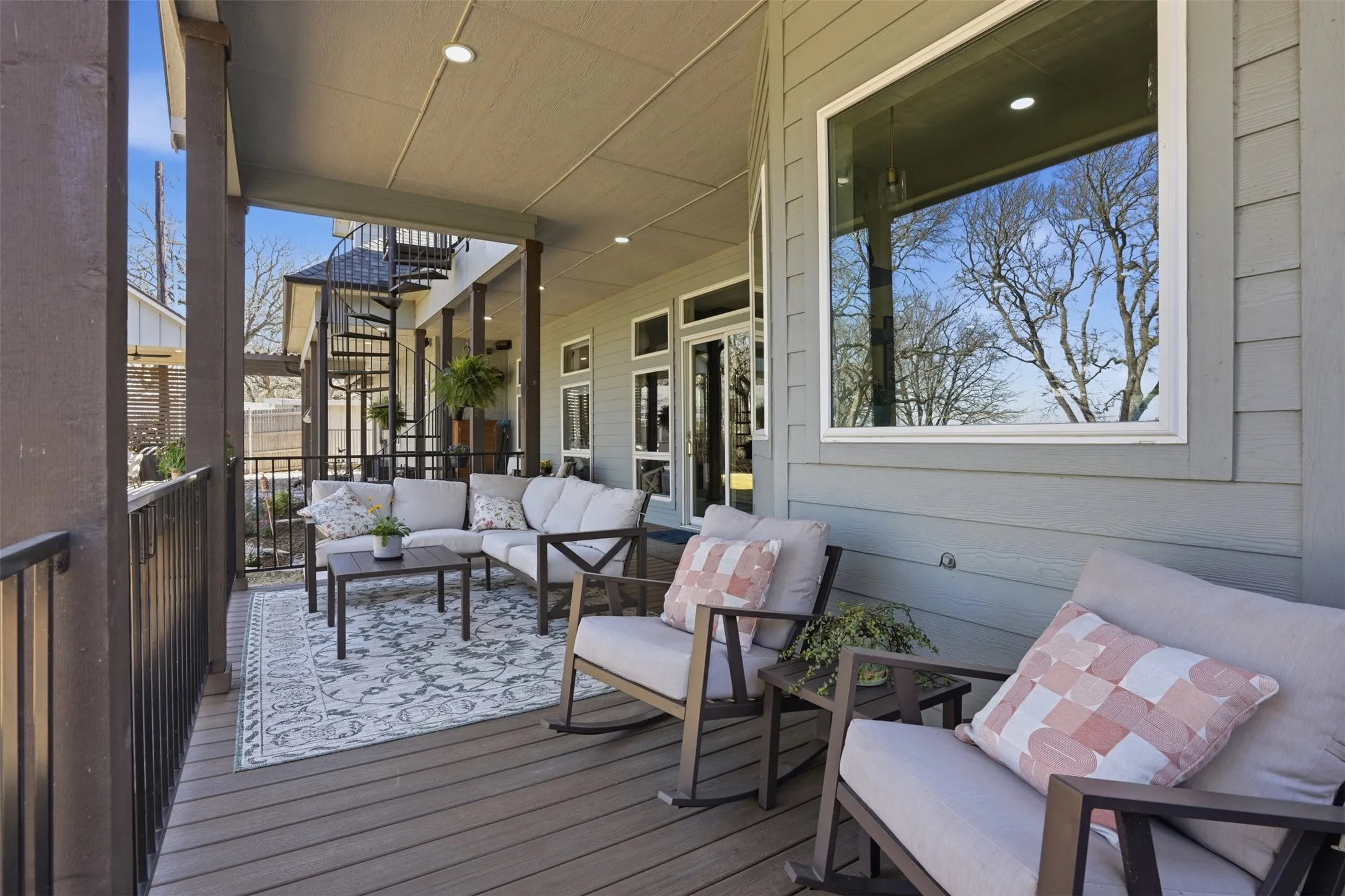 Single Family Residence For Sale in Tarrant County , 11754 North Court, Azle, Texas 76020, 5 Bedroom, 5 Bathroom, 3 Garage spaces, 4,819 Sqft, built in 1995, Preowned, mls#21192035, Real Estate Agent in Azle, Homes For Sale in Tarrant county, Homes For Sale in Azle, Realtor in Azle Texas, Real Estate Brokerage Independent Realty Texas, Luminita Cordes Realtor