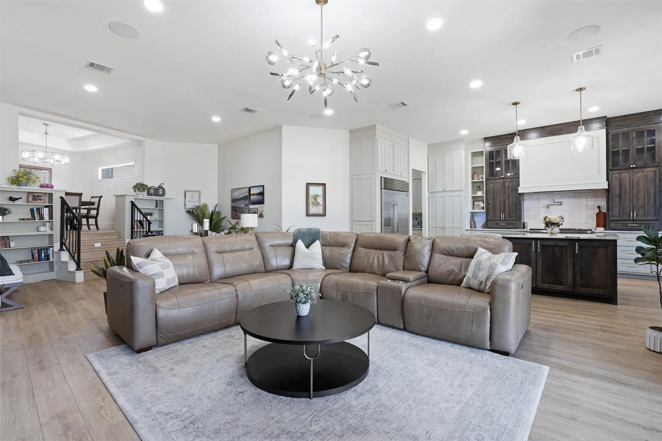Single Family Residence For Sale in Tarrant County , 11754 North Court, Azle, Texas 76020, 5 Bedroom, 5 Bathroom, 3 Garage spaces, 4,819 Sqft, built in 1995, Preowned, mls#21192035, Real Estate Agent in Azle, Homes For Sale in Tarrant county, Homes For Sale in Azle, Realtor in Azle Texas, Real Estate Brokerage Independent Realty Texas, Luminita Cordes Realtor
