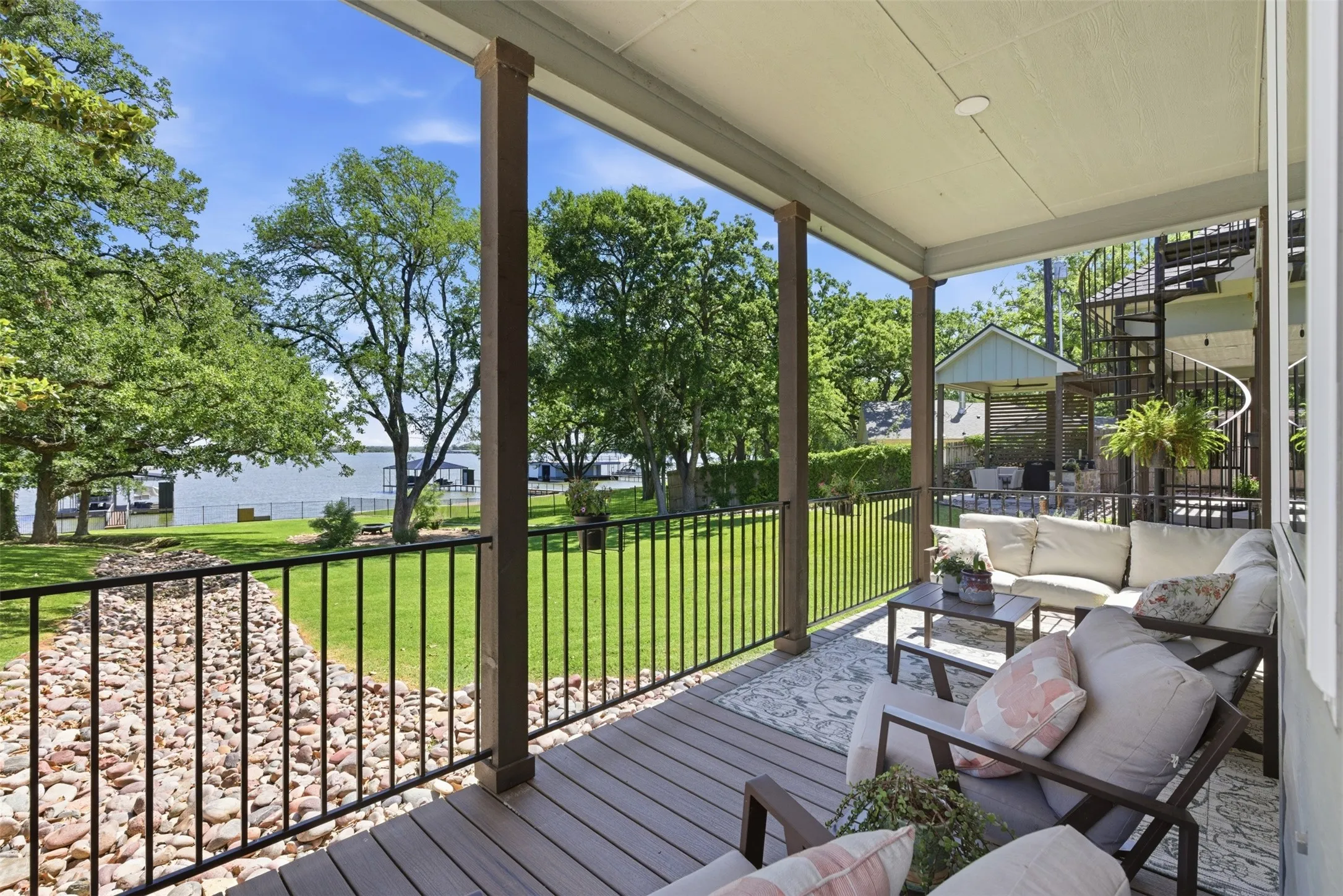 Single Family Residence For Sale in Tarrant County , 11754 North Court, Azle, Texas 76020, 5 Bedroom, 5 Bathroom, 3 Garage spaces, 4,819 Sqft, built in 1995, Preowned, mls#21192035, Real Estate Agent in Azle, Homes For Sale in Tarrant county, Homes For Sale in Azle, Realtor in Azle Texas, Real Estate Brokerage Independent Realty Texas, Luminita Cordes Realtor