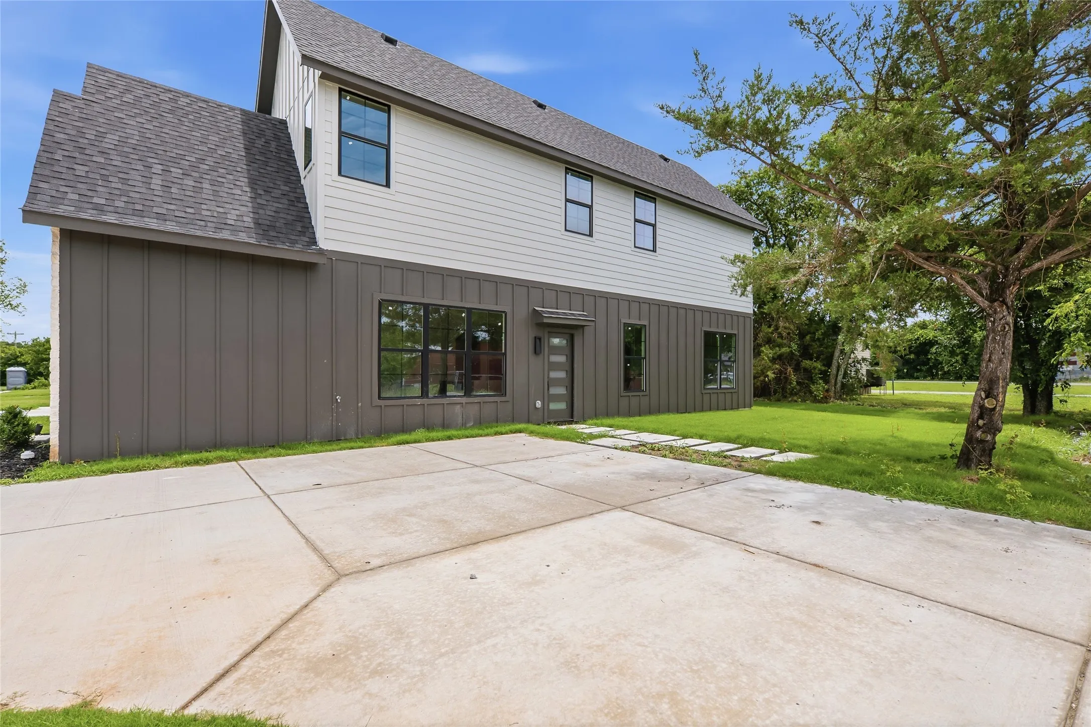 Single Family Residence For Sale in Fannin County , 301 E Locust, Leonard, Texas 75452, 4 Bedroom, 3 Bathroom, Garage spaces, 1,725 Sqft, built in 2026, mls#21193660, Real Estate Agent in Leonard, Homes For Sale in Fannin county, Homes For Sale in Leonard, Realtor in Leonard Texas, Real Estate Brokerage Independent Realty Texas, Luminita Cordes Realtor