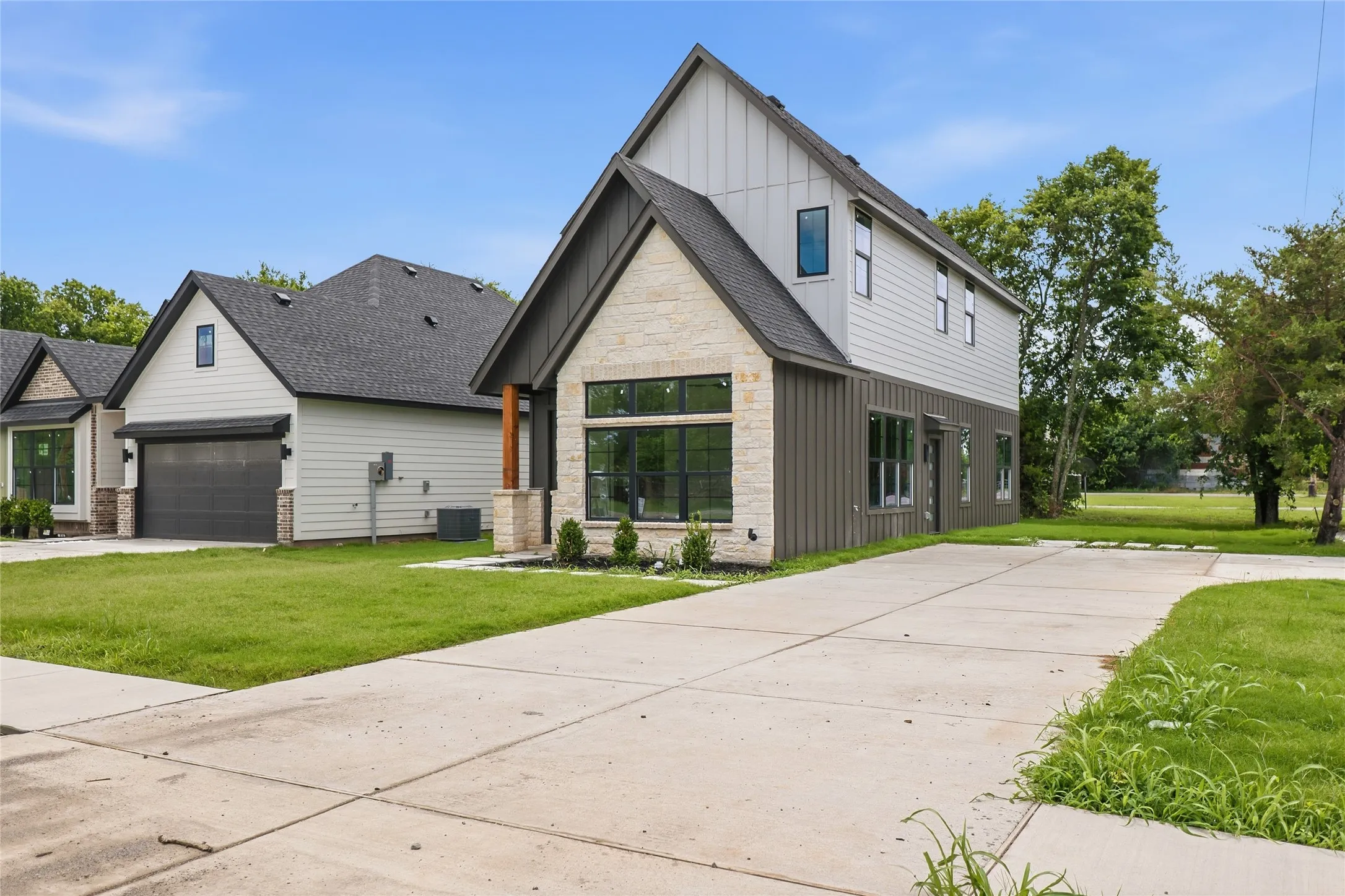 Single Family Residence For Sale in Fannin County , 301 E Locust, Leonard, Texas 75452, 4 Bedroom, 3 Bathroom, Garage spaces, 1,725 Sqft, built in 2026, mls#21193660, Real Estate Agent in Leonard, Homes For Sale in Fannin county, Homes For Sale in Leonard, Realtor in Leonard Texas, Real Estate Brokerage Independent Realty Texas, Luminita Cordes Realtor
