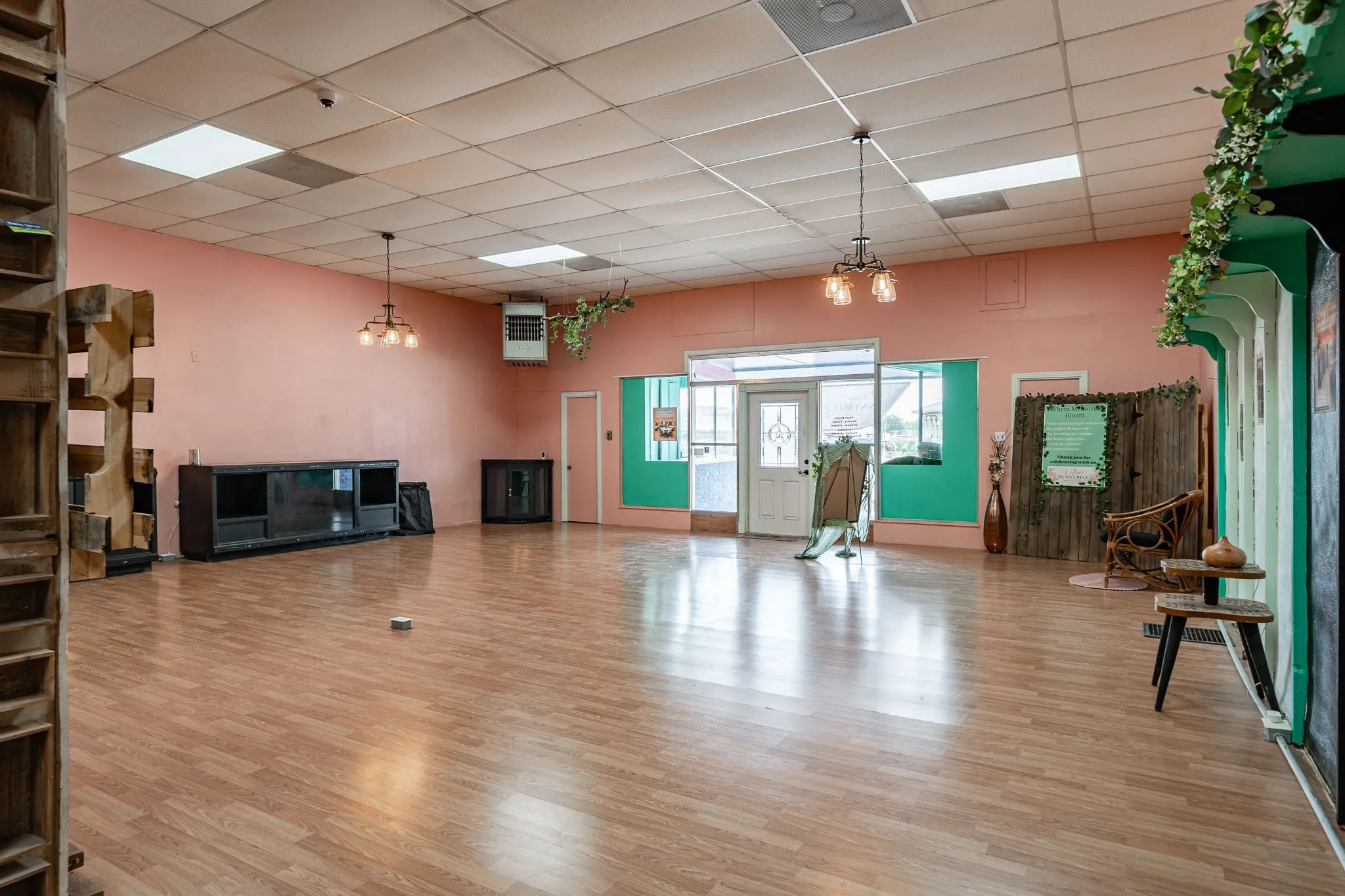 Retail For Sale in Haskell County , 404 N 1st Street, Haskell, Texas 79521, 0, 0, Garage spaces, 0 Sqft, built in 1950, Price $189,000, mls#21167573, Real Estate Agent in Haskell, Homes For Sale in Haskell county, Homes For Sale in Haskell, Realtor in Haskell Texas, Real Estate Brokerage Independent Realty Texas, Luminita Cordes Realtor
