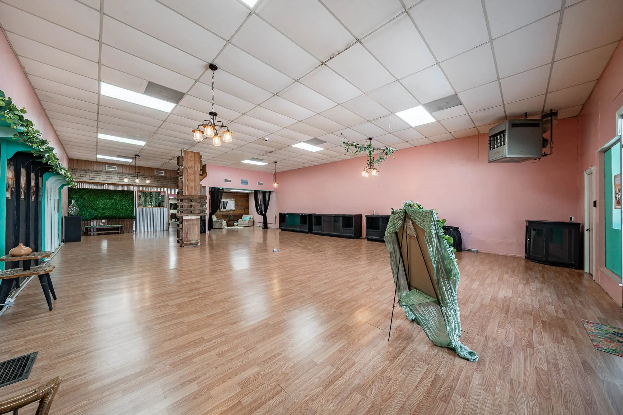Retail For Sale in Haskell County , 404 N 1st Street, Haskell, Texas 79521, 0, 0, Garage spaces, 0 Sqft, built in 1950, Price $189,000, mls#21167573, Real Estate Agent in Haskell, Homes For Sale in Haskell county, Homes For Sale in Haskell, Realtor in Haskell Texas, Real Estate Brokerage Independent Realty Texas, Luminita Cordes Realtor